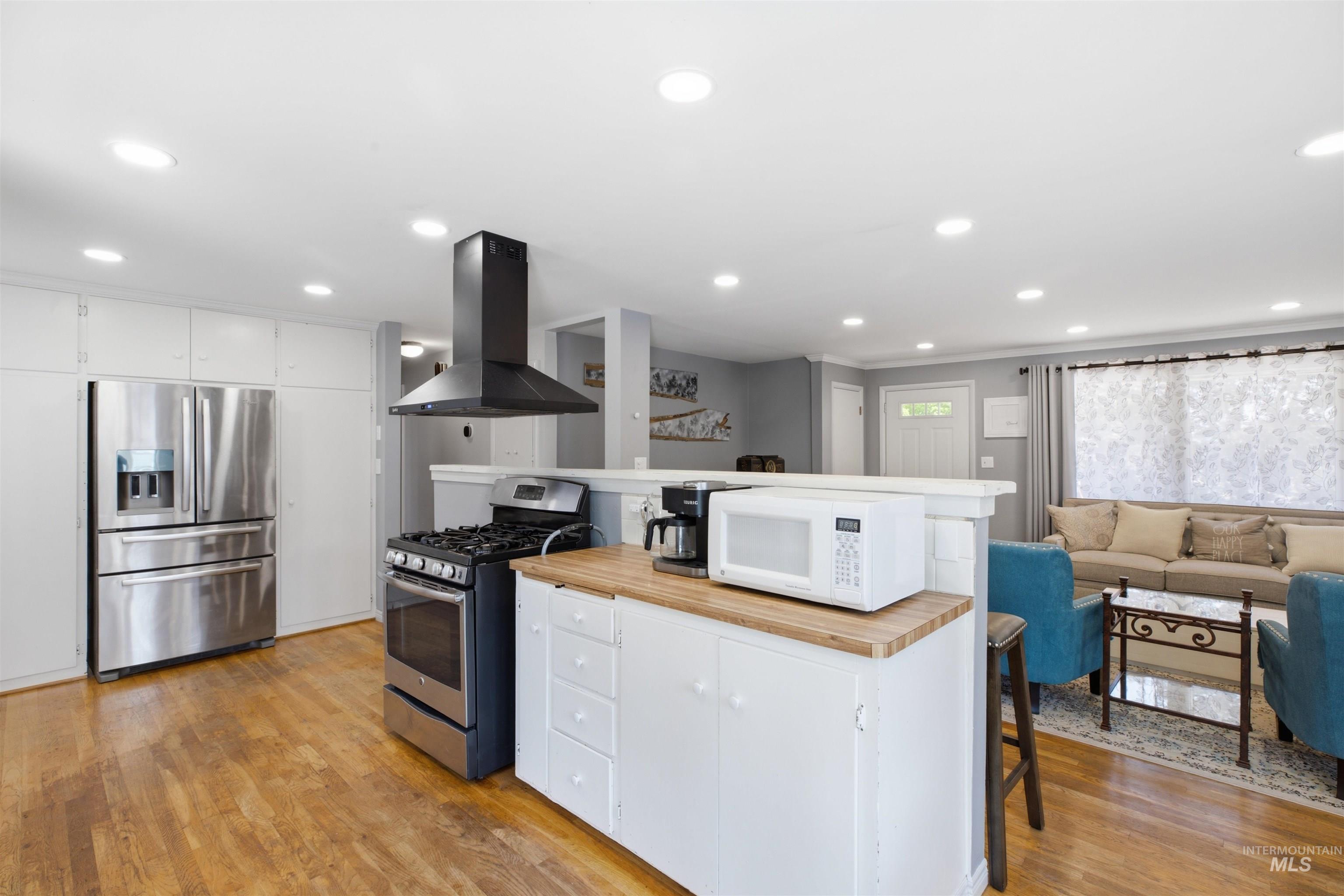 323 N Grant St, Moscow, Idaho 83843, 5 Bedrooms, 2 Bathrooms, Residential For Sale, Price $480,000,MLS 98998167