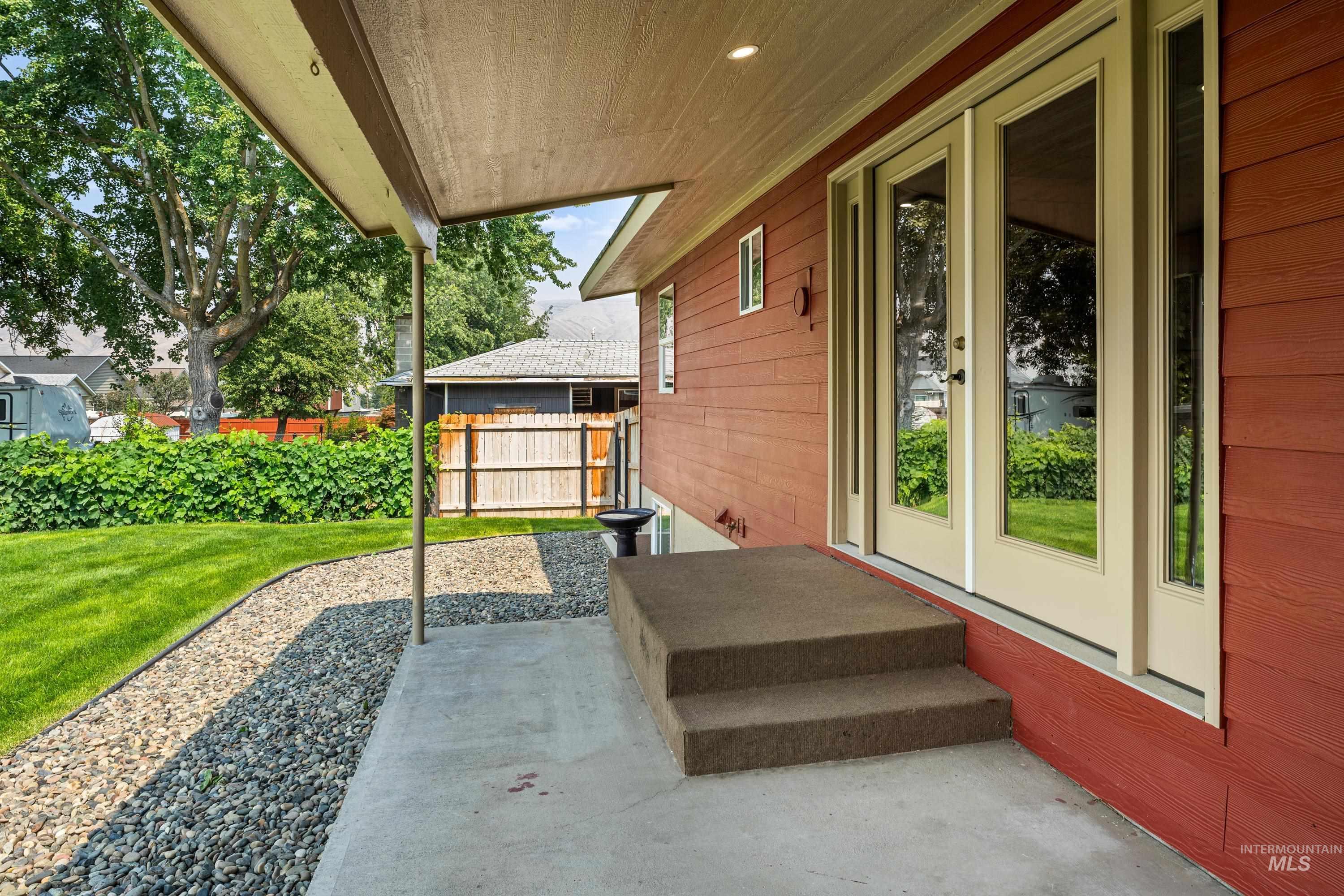 1130 15th Street, Clarkston, Washington 99403, 4 Bedrooms, 3 Bathrooms, Residential For Sale, Price $535,000,MLS 98998171