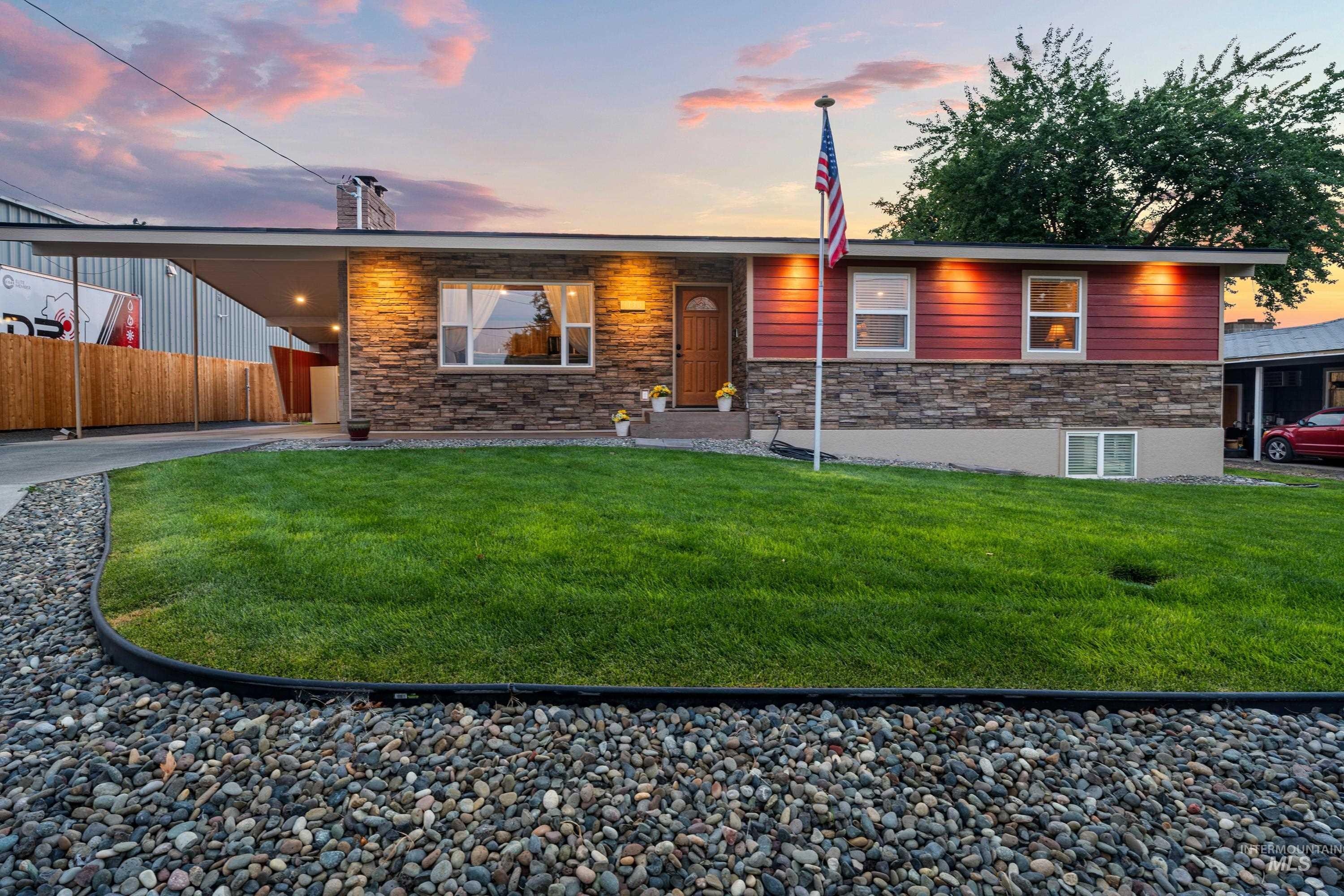 1130 15th Street, Clarkston, Washington 99403, 4 Bedrooms, 3 Bathrooms, Residential For Sale, Price $535,000,MLS 98998171