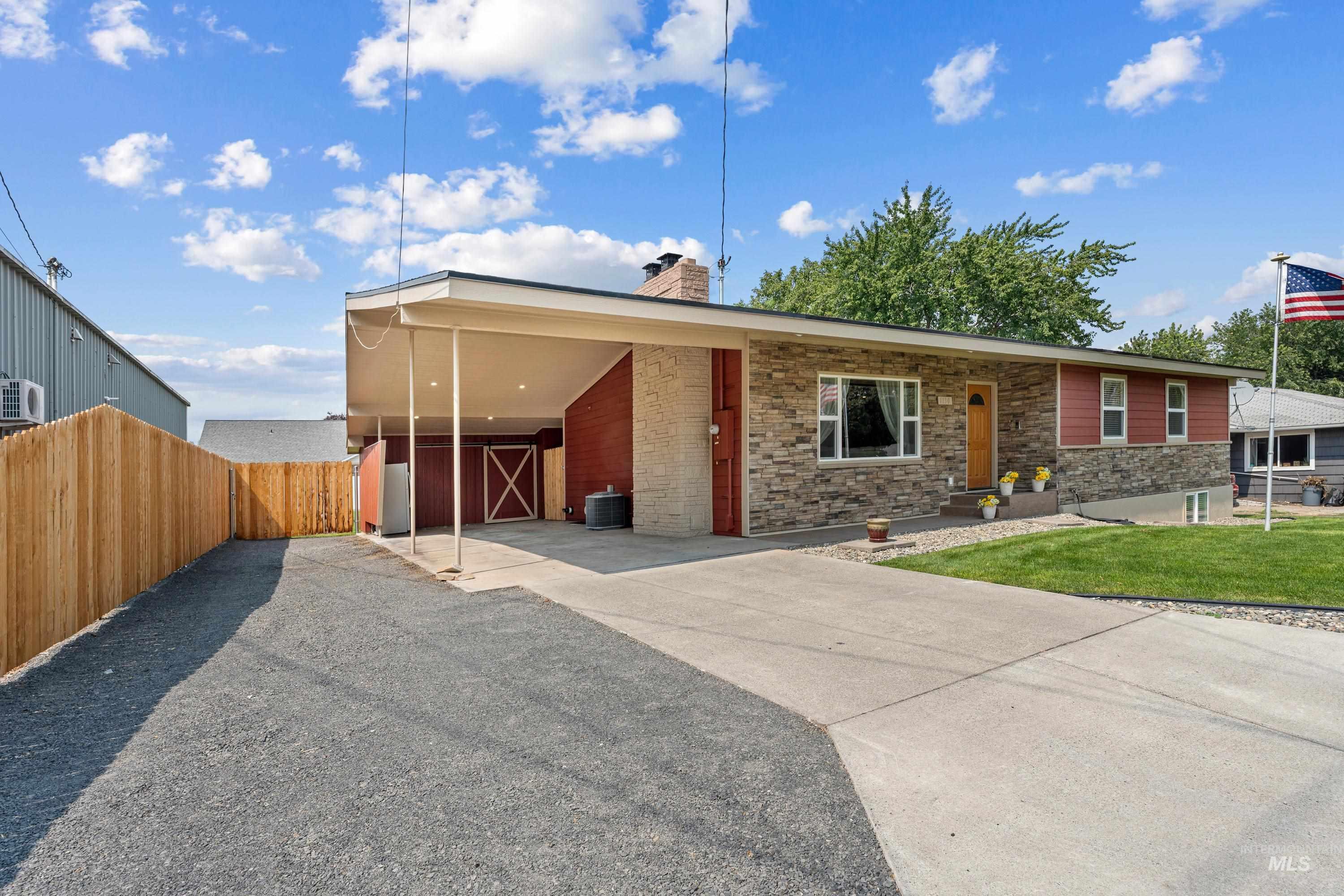 1130 15th Street, Clarkston, Washington 99403, 4 Bedrooms, 3 Bathrooms, Residential For Sale, Price $535,000,MLS 98998171