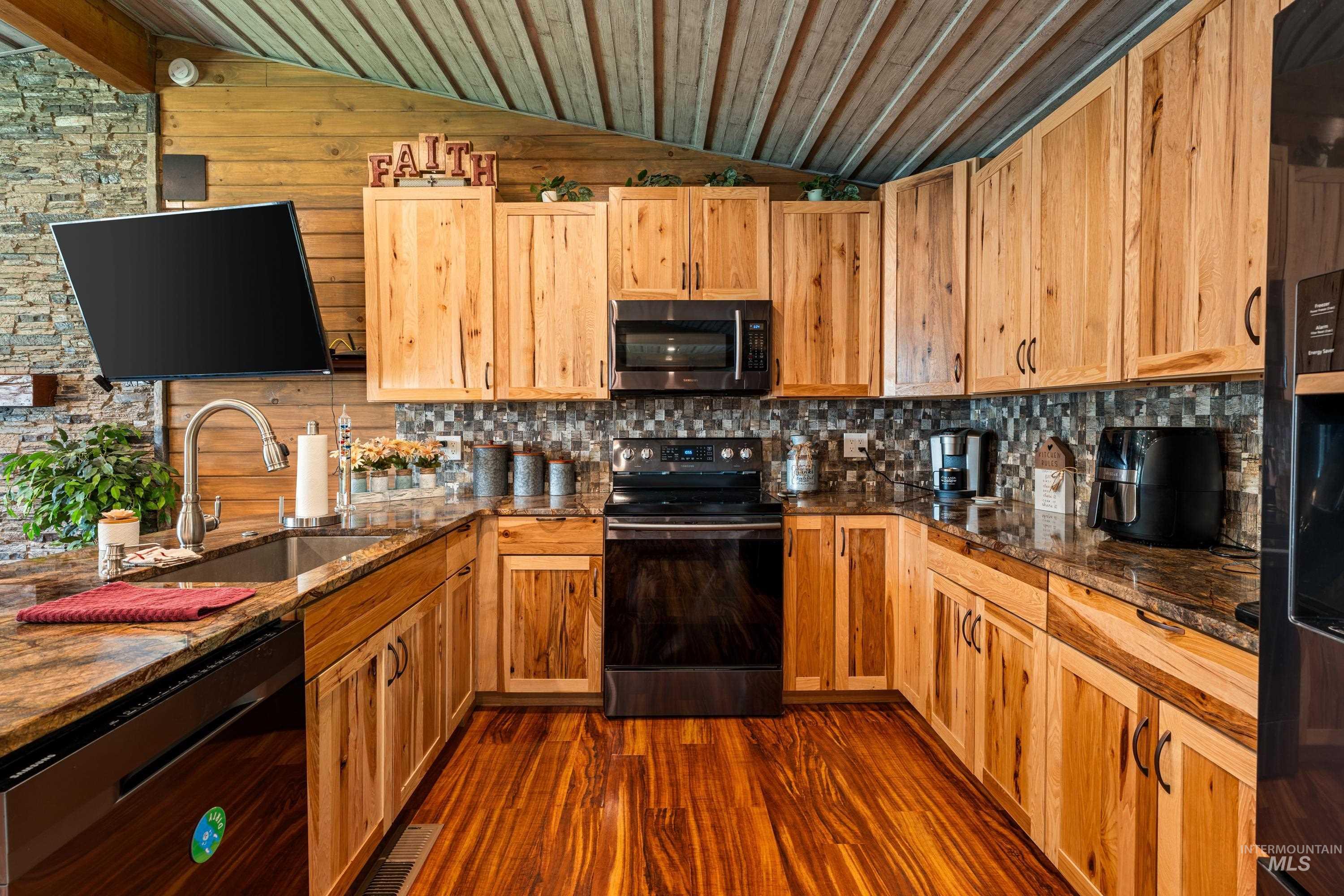 1130 15th Street, Clarkston, Washington 99403, 4 Bedrooms, 3 Bathrooms, Residential For Sale, Price $535,000,MLS 98998171