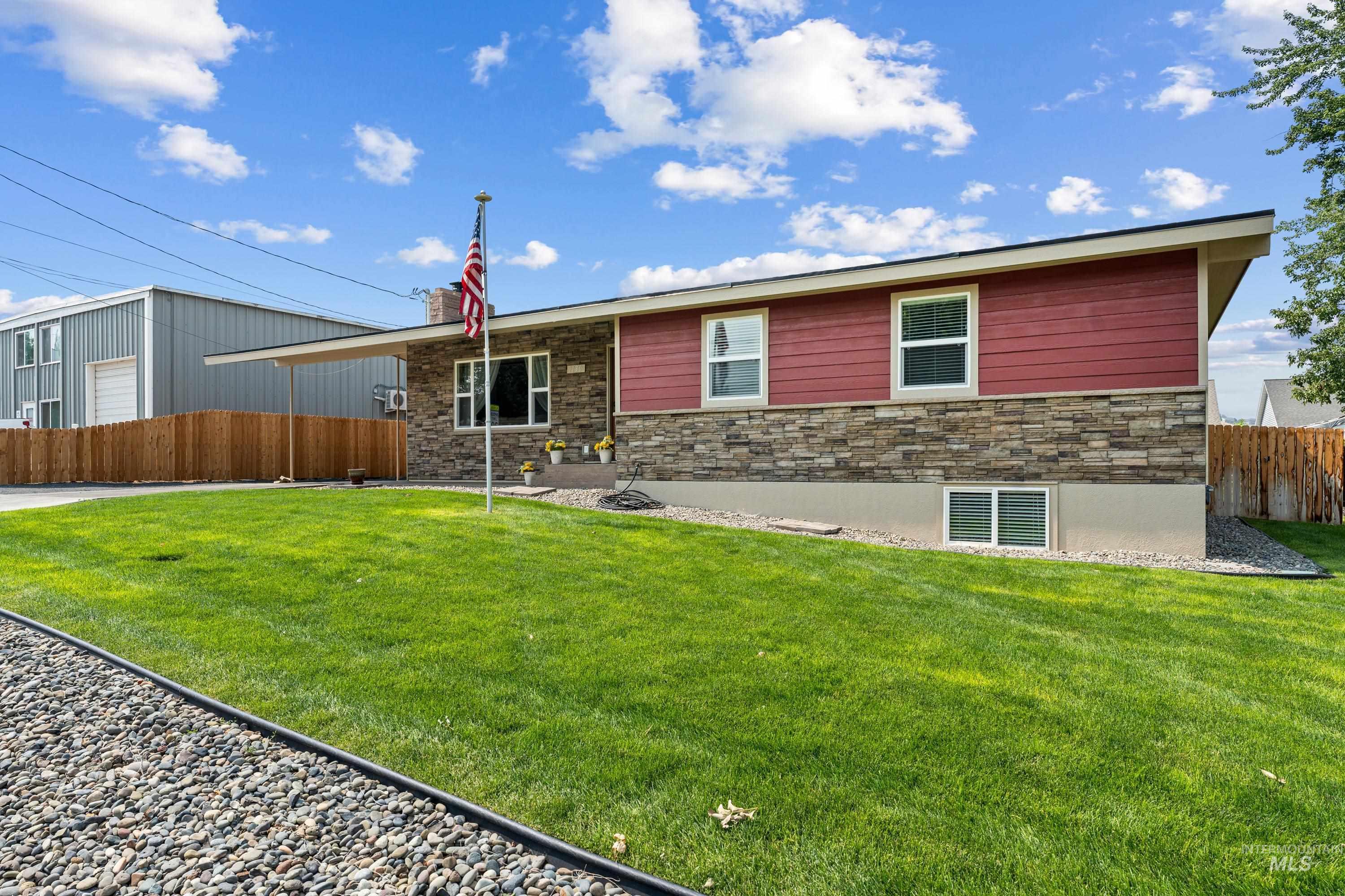 1130 15th Street, Clarkston, Washington 99403, 4 Bedrooms, 3 Bathrooms, Residential For Sale, Price $535,000,MLS 98998171