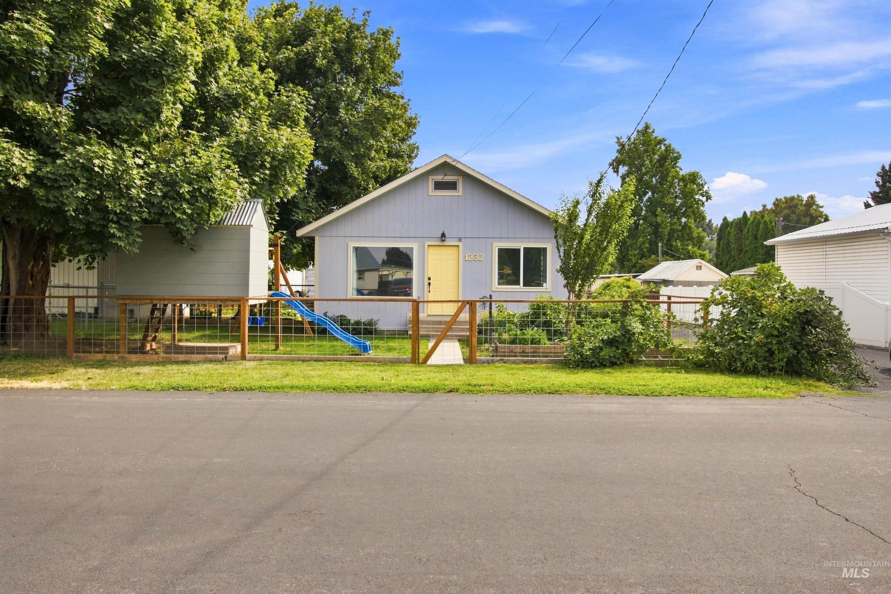 1232 & 1232 1/2 Grelle Ave., Lewiston, Idaho 83501, 5 Bedrooms, 4 Bathrooms, Residential For Sale, Price $463,000,MLS 98998172