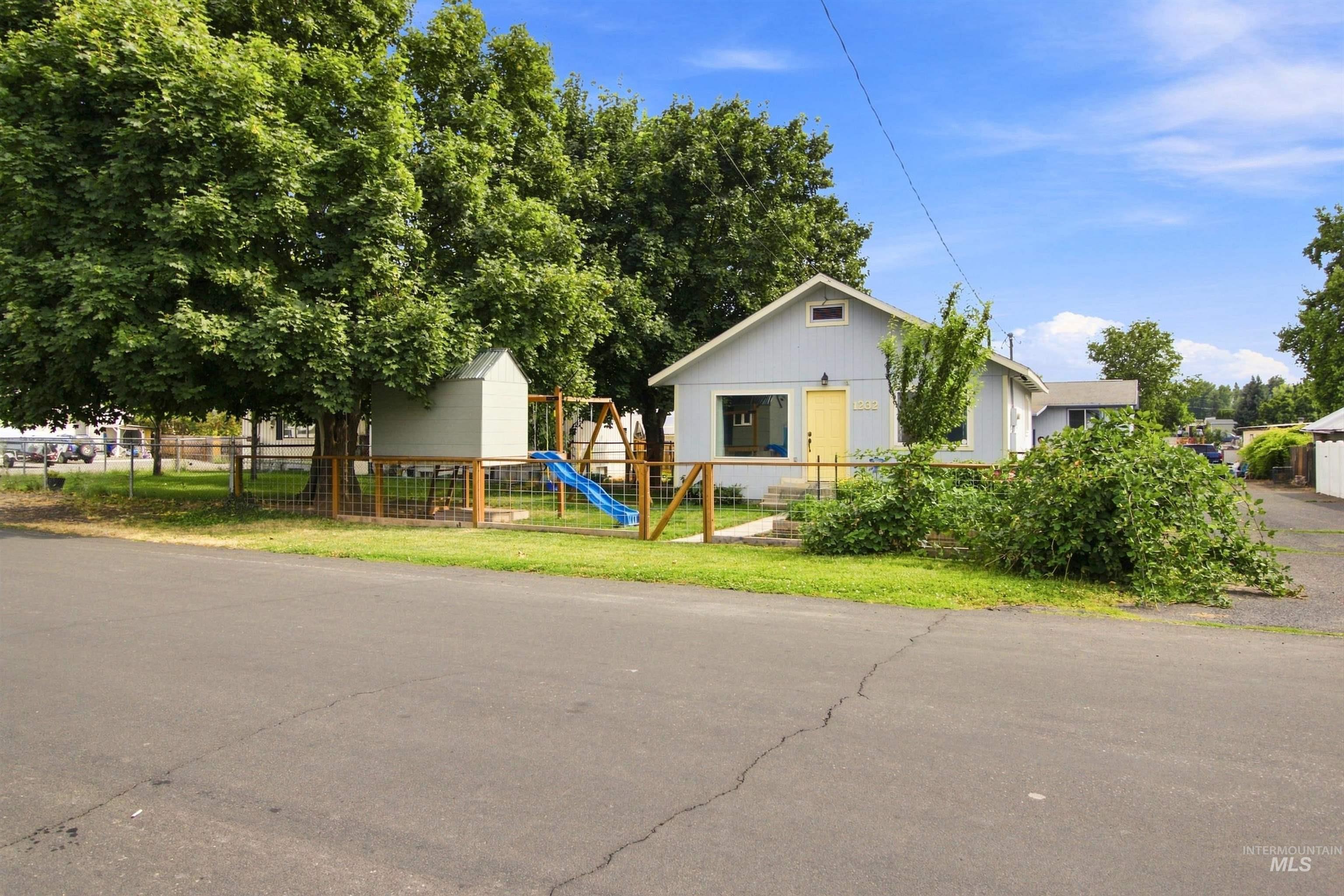 1232 & 1232 1/2 Grelle Ave., Lewiston, Idaho 83501, 5 Bedrooms, 4 Bathrooms, Residential For Sale, Price $463,000,MLS 98998172