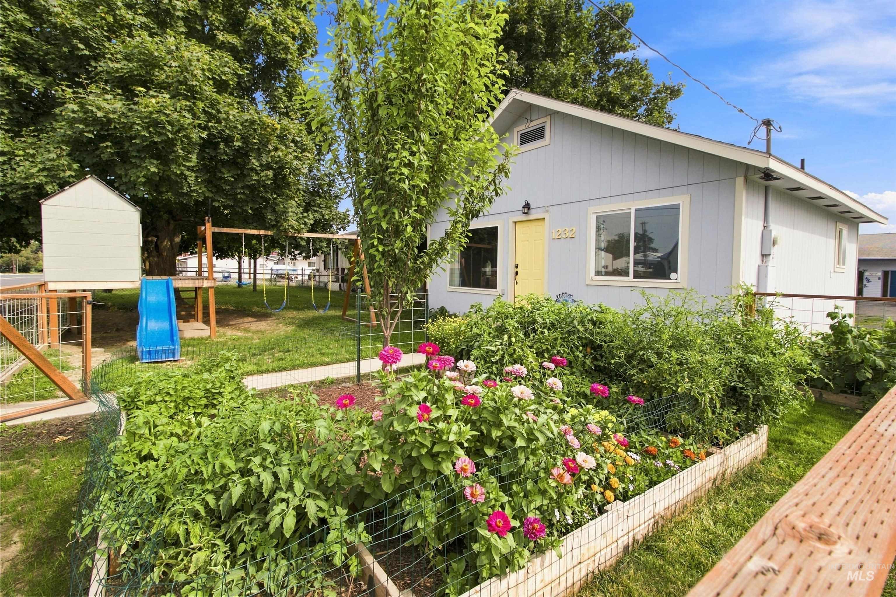 1232 & 1232 1/2 Grelle Ave., Lewiston, Idaho 83501, 5 Bedrooms, 4 Bathrooms, Residential For Sale, Price $463,000,MLS 98998172