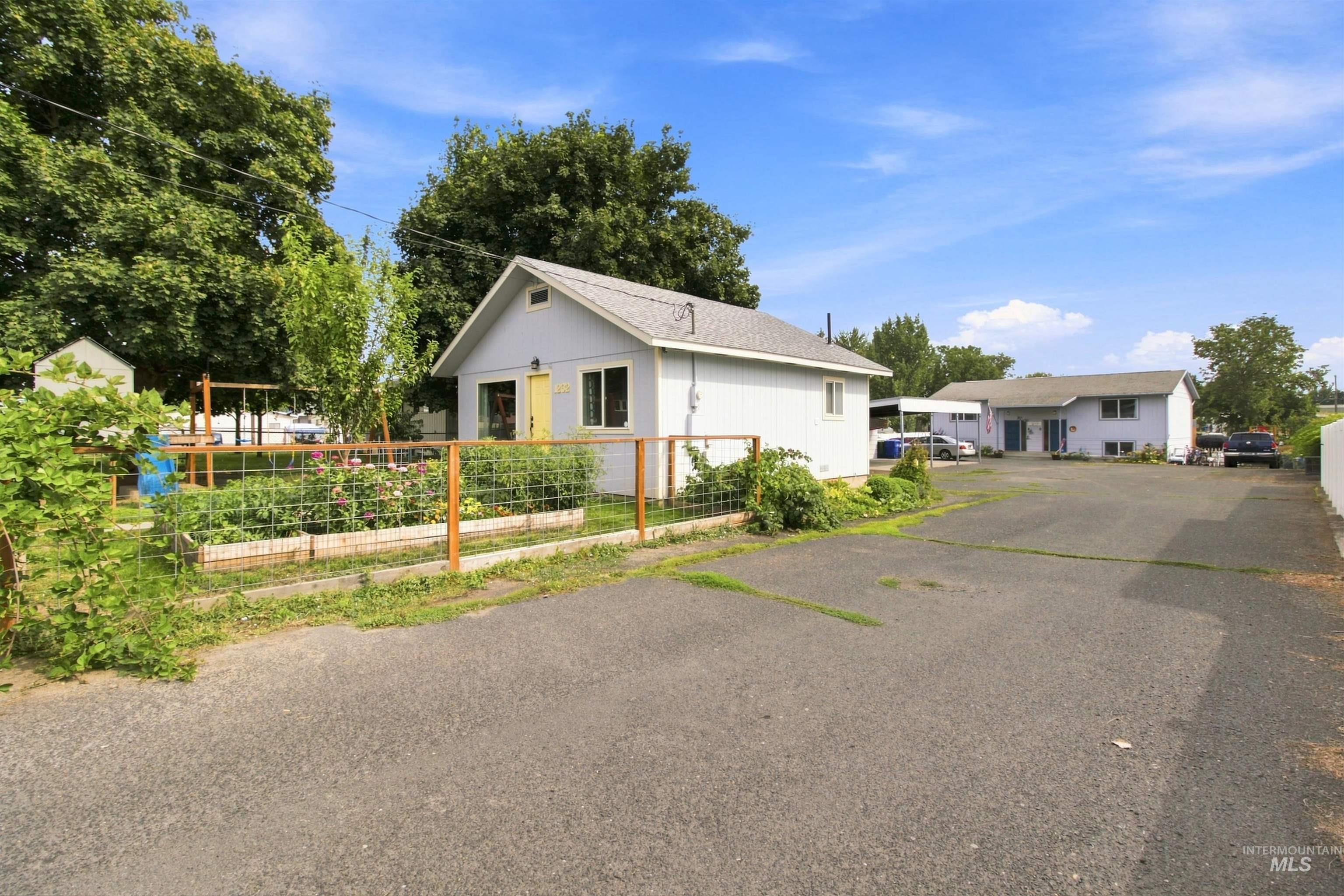 1232 & 1232 1/2 Grelle Ave., Lewiston, Idaho 83501, 5 Bedrooms, 4 Bathrooms, Residential For Sale, Price $463,000,MLS 98998172