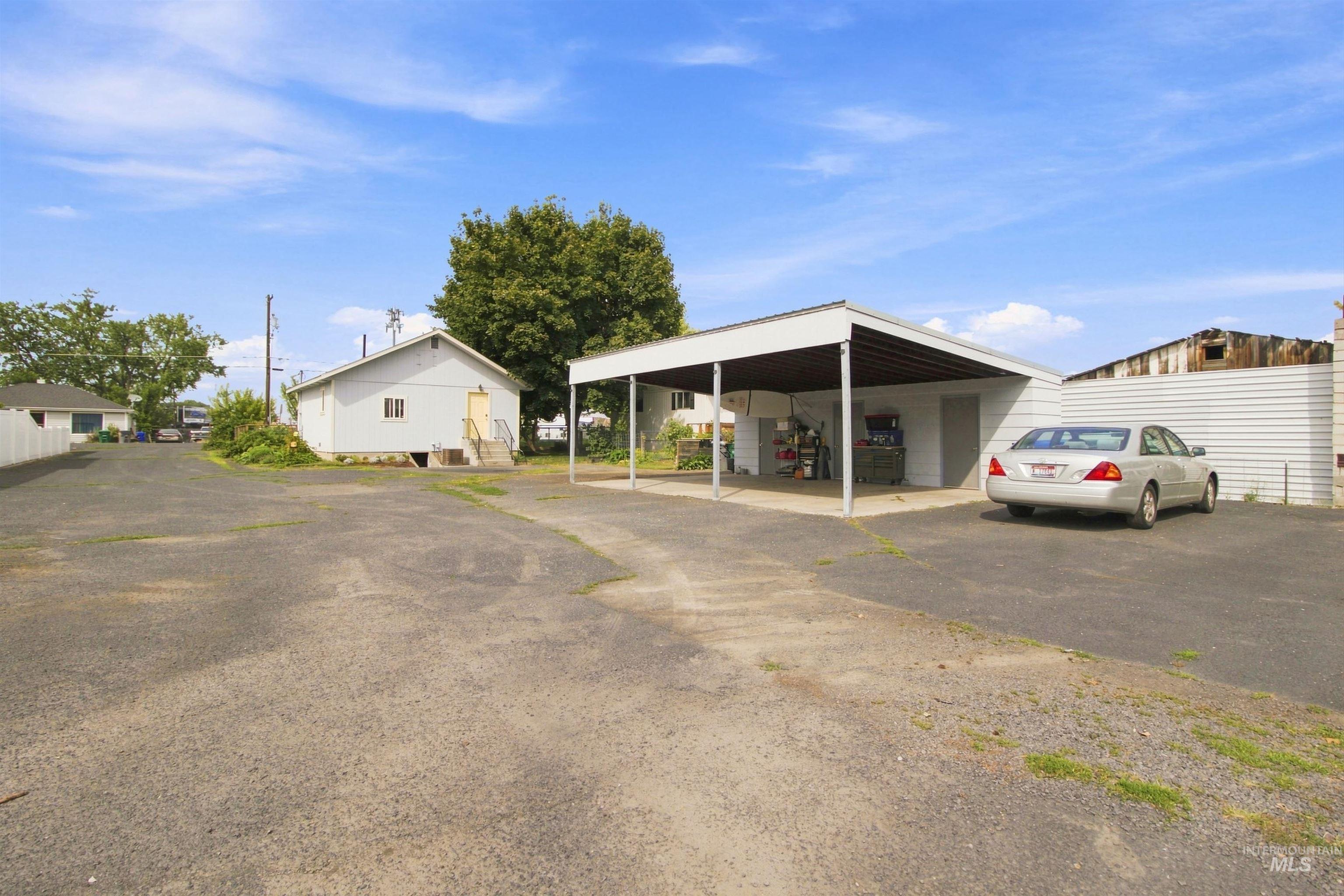 1232 & 1232 1/2 Grelle Ave., Lewiston, Idaho 83501, 5 Bedrooms, 4 Bathrooms, Residential For Sale, Price $463,000,MLS 98998172