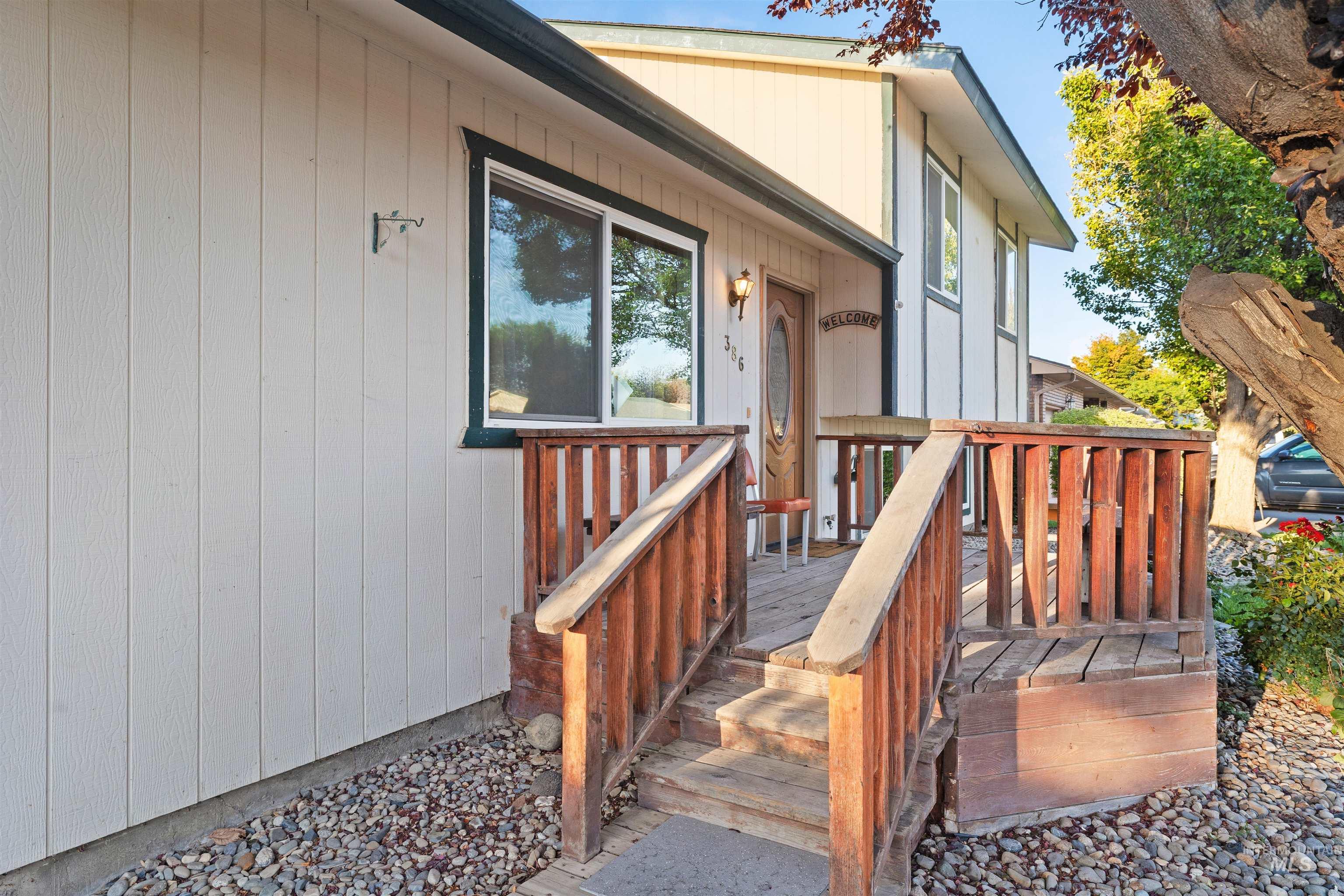 386 Crestview Dr, Twin Falls, Idaho 83301, 4 Bedrooms, 2 Bathrooms, Residential For Sale, Price $385,900,MLS 98998177