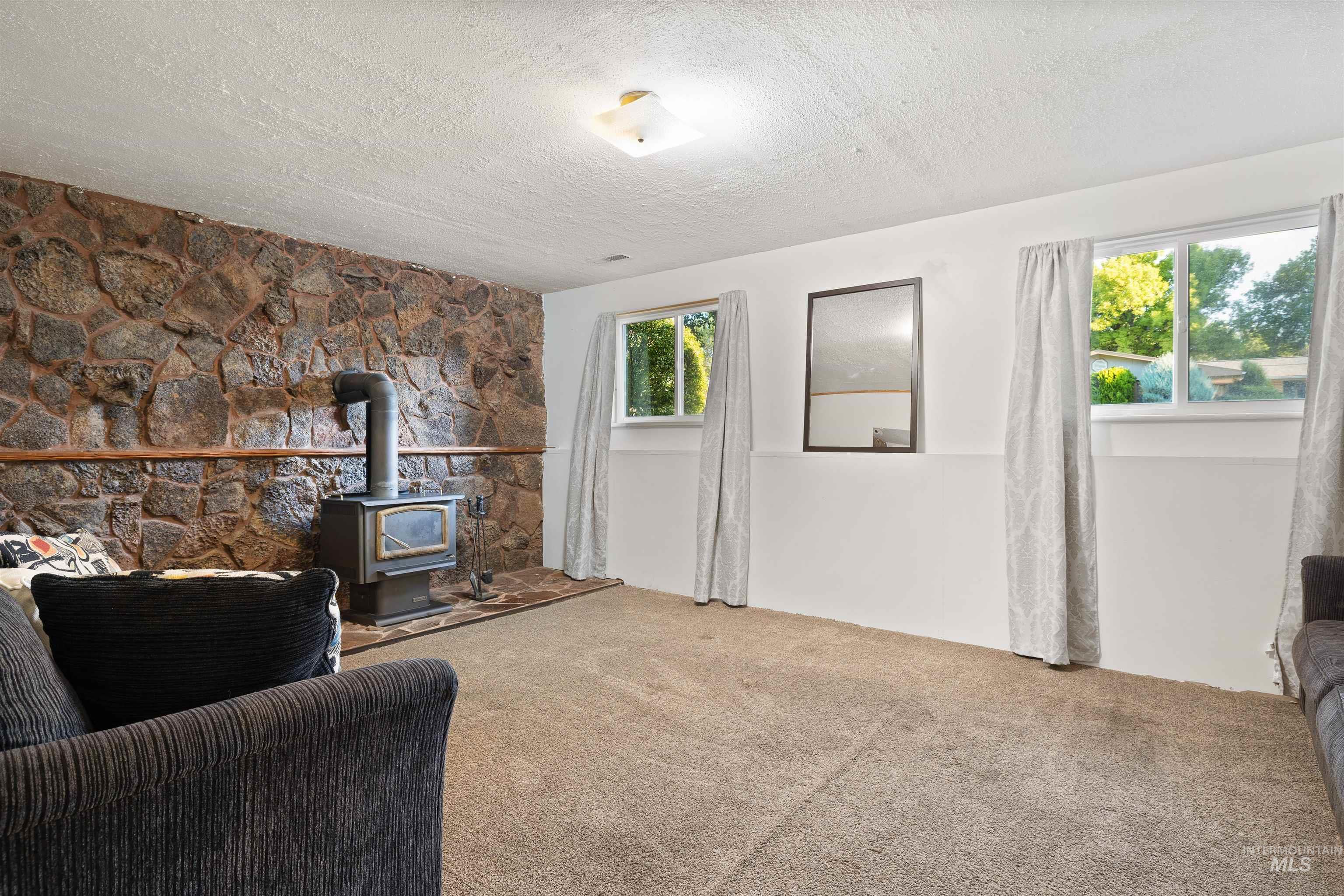 386 Crestview Dr, Twin Falls, Idaho 83301, 4 Bedrooms, 2 Bathrooms, Residential For Sale, Price $385,900,MLS 98998177