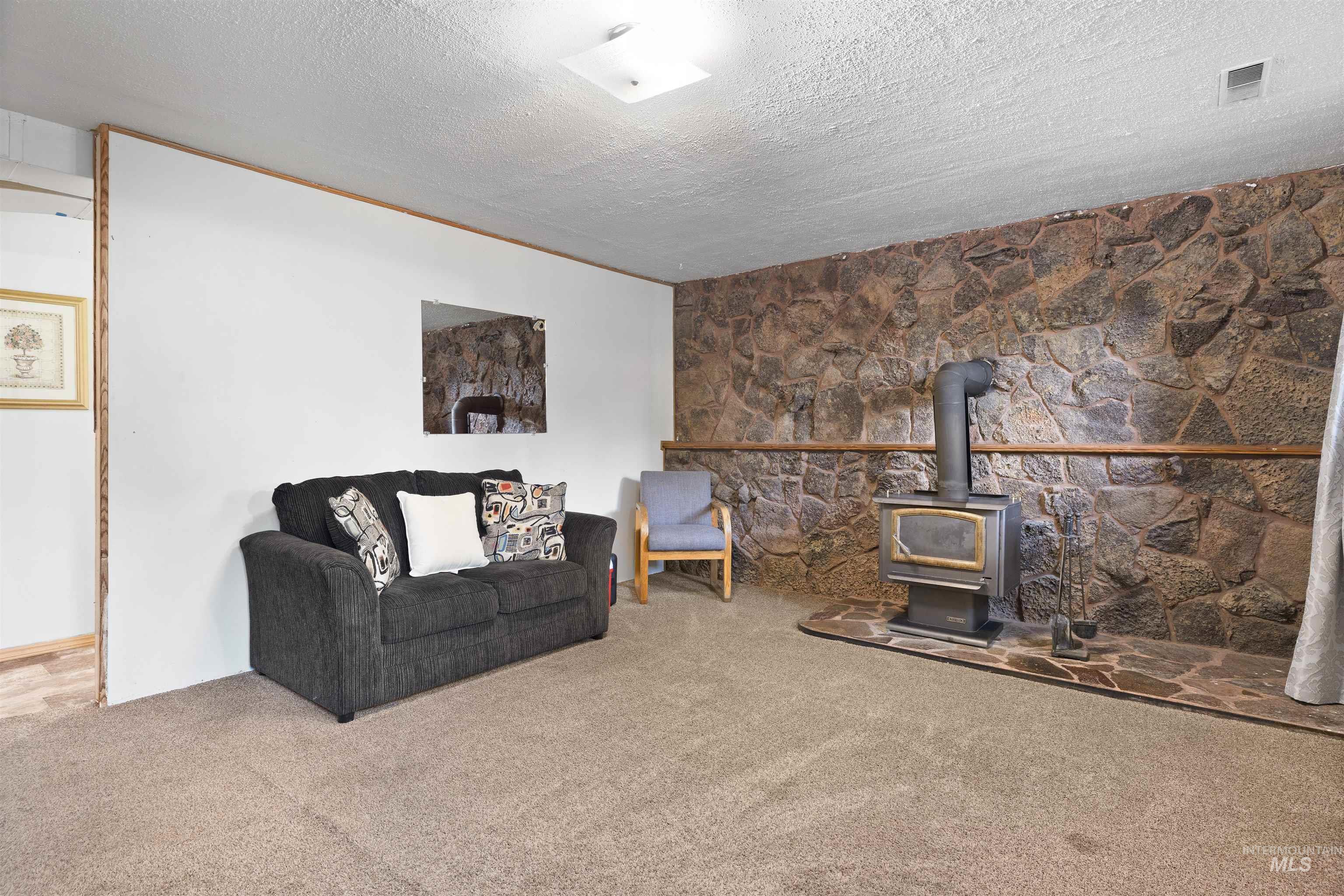 386 Crestview Dr, Twin Falls, Idaho 83301, 4 Bedrooms, 2 Bathrooms, Residential For Sale, Price $385,900,MLS 98998177