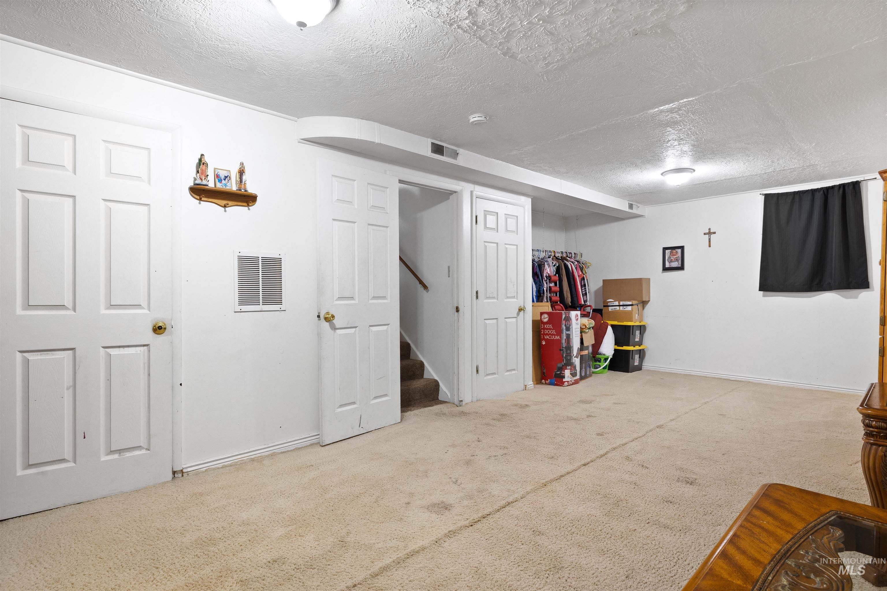 386 Crestview Dr, Twin Falls, Idaho 83301, 4 Bedrooms, 2 Bathrooms, Residential For Sale, Price $385,900,MLS 98998177