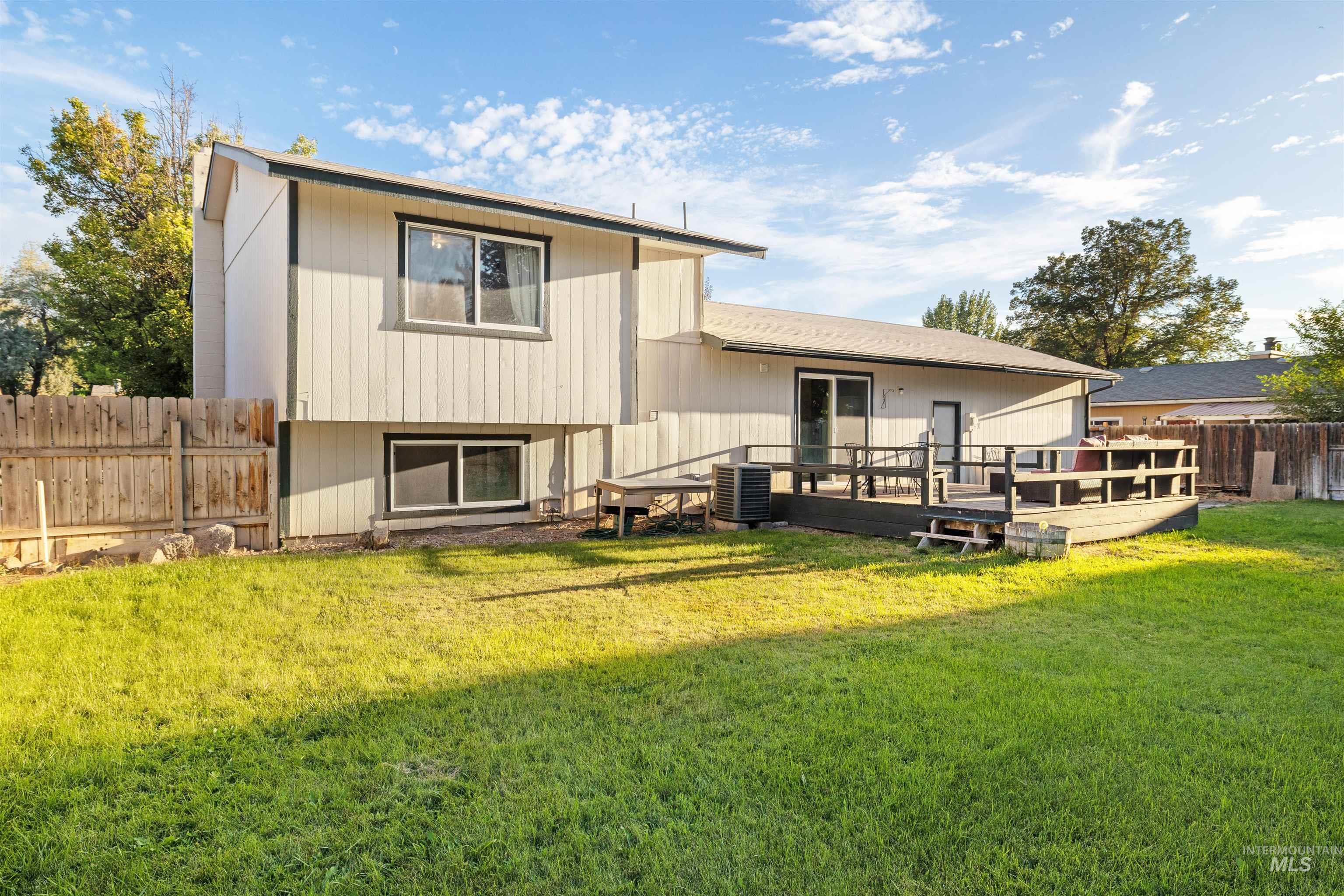 386 Crestview Dr, Twin Falls, Idaho 83301, 4 Bedrooms, 2 Bathrooms, Residential For Sale, Price $385,900,MLS 98998177