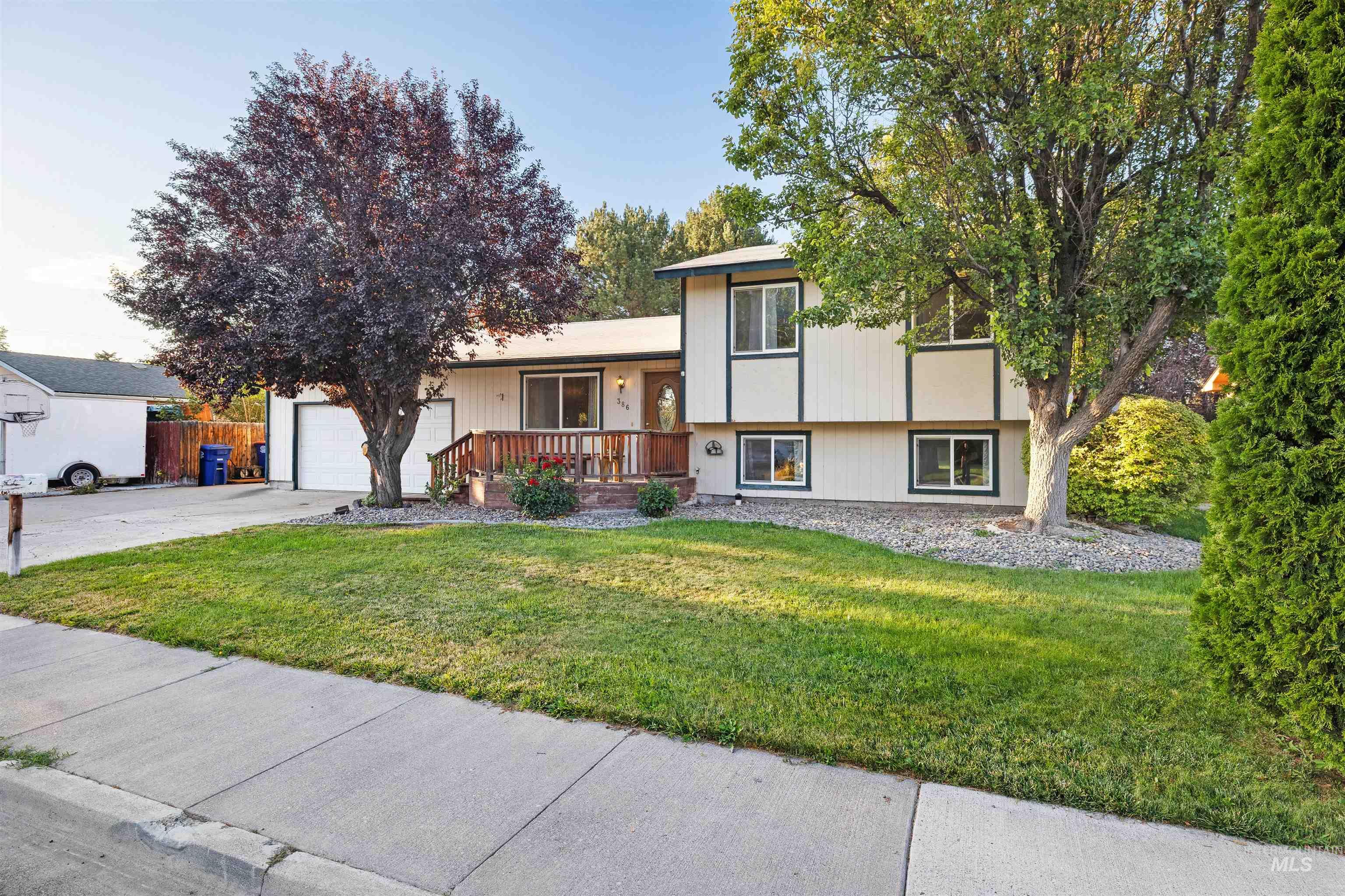 386 Crestview Dr, Twin Falls, Idaho 83301, 4 Bedrooms, 2 Bathrooms, Residential For Sale, Price $385,900,MLS 98998177
