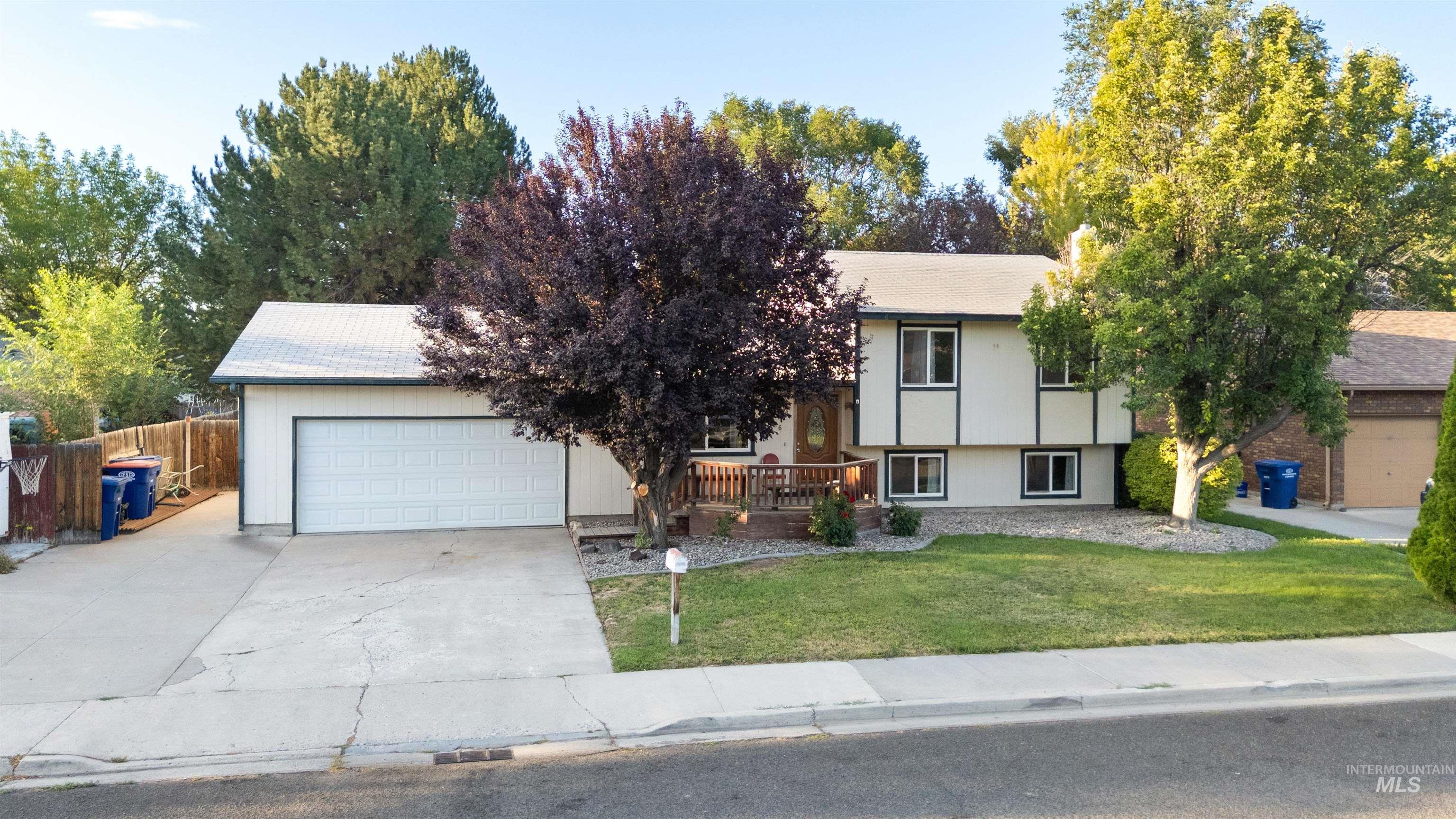 386 Crestview Dr, Twin Falls, Idaho 83301, 4 Bedrooms, 2 Bathrooms, Residential For Sale, Price $385,900,MLS 98998177