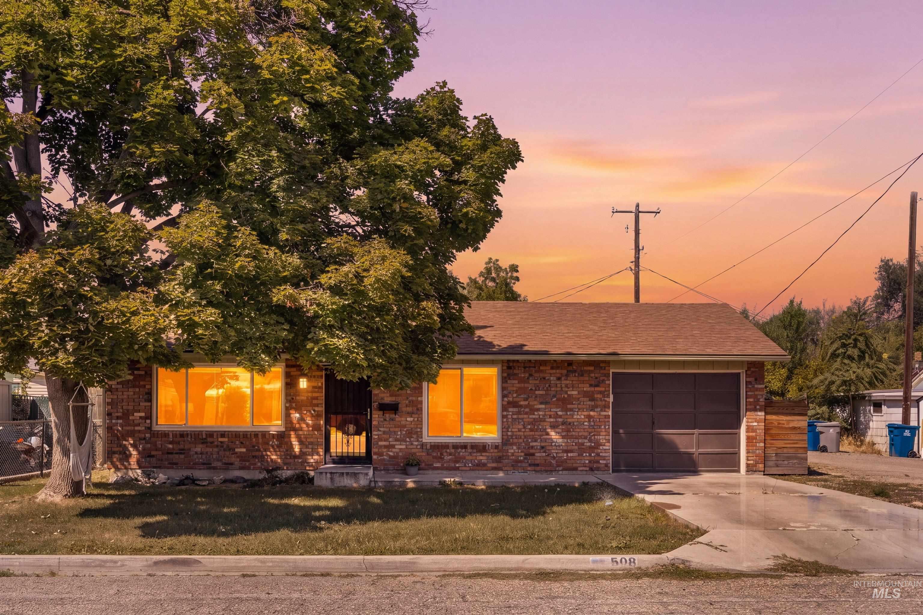 508 E. Washington Ave., Nampa, Idaho 83686, 2 Bedrooms, 1 Bathroom, Residential For Sale, Price $324,900,MLS 98998179