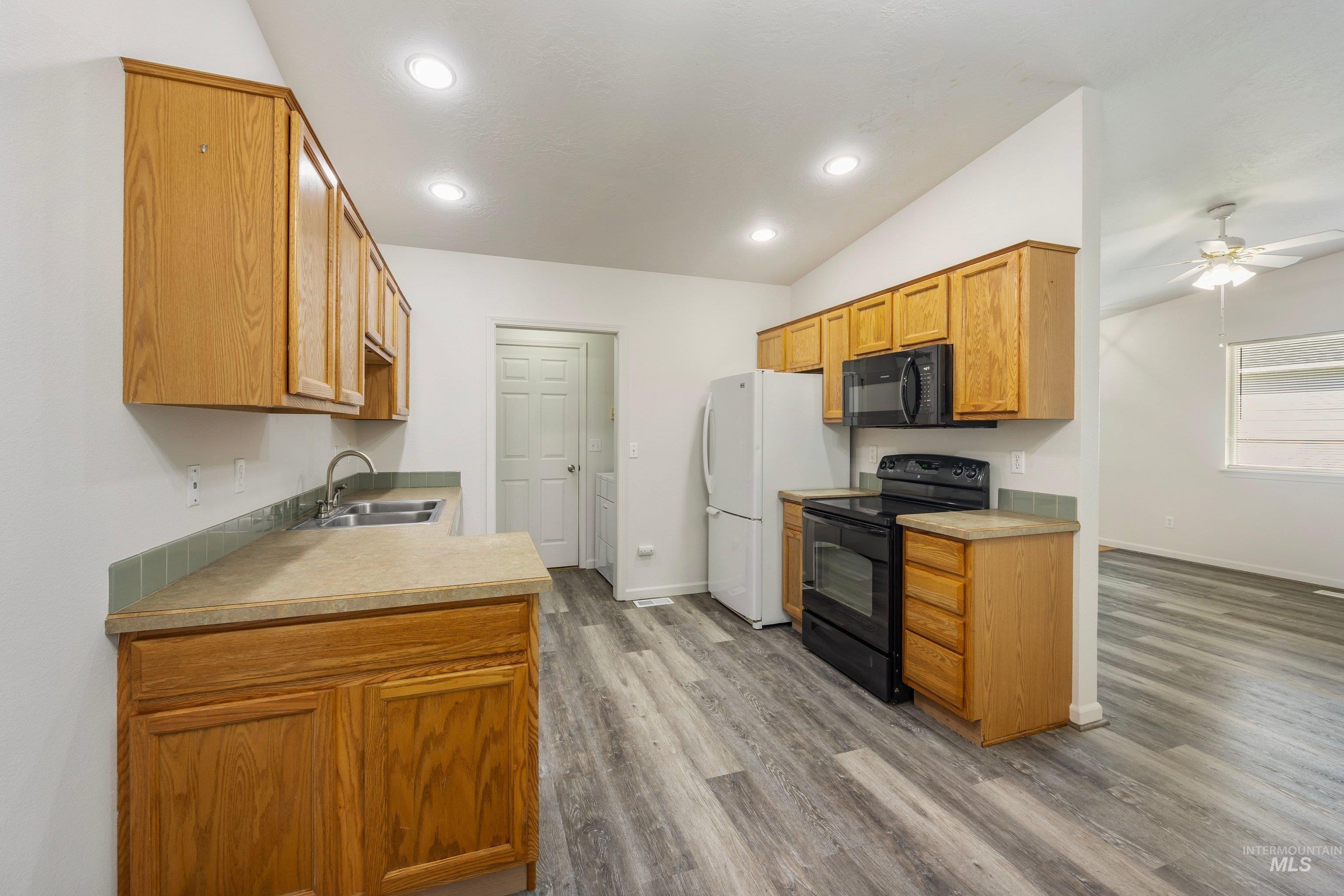 821 E. Maine Ave., Nampa, Idaho 83686, 3 Bedrooms, 2 Bathrooms, Residential For Sale, Price $299,900,MLS 98998180
