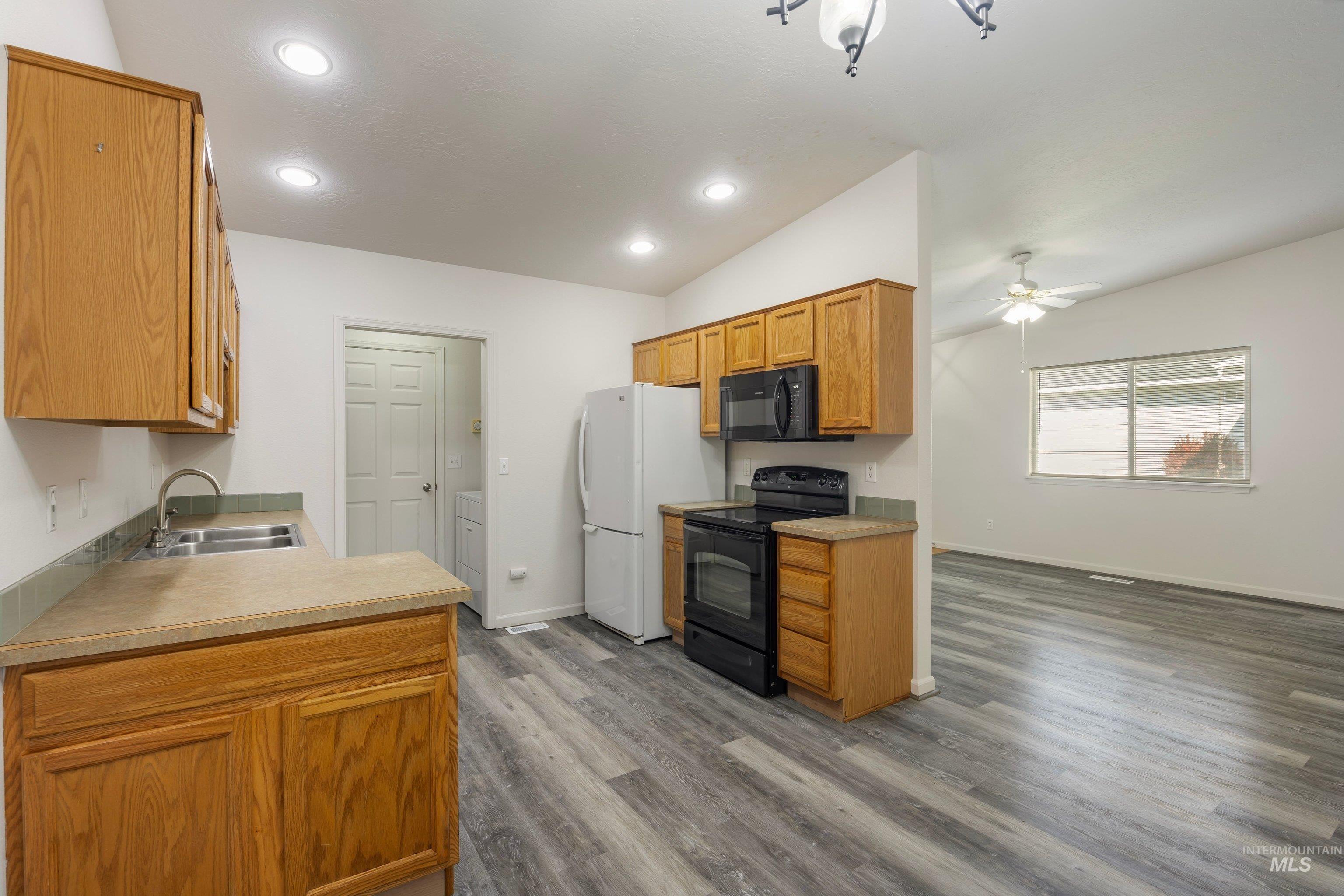 821 E. Maine Ave., Nampa, Idaho 83686, 3 Bedrooms, 2 Bathrooms, Residential For Sale, Price $299,900,MLS 98998180