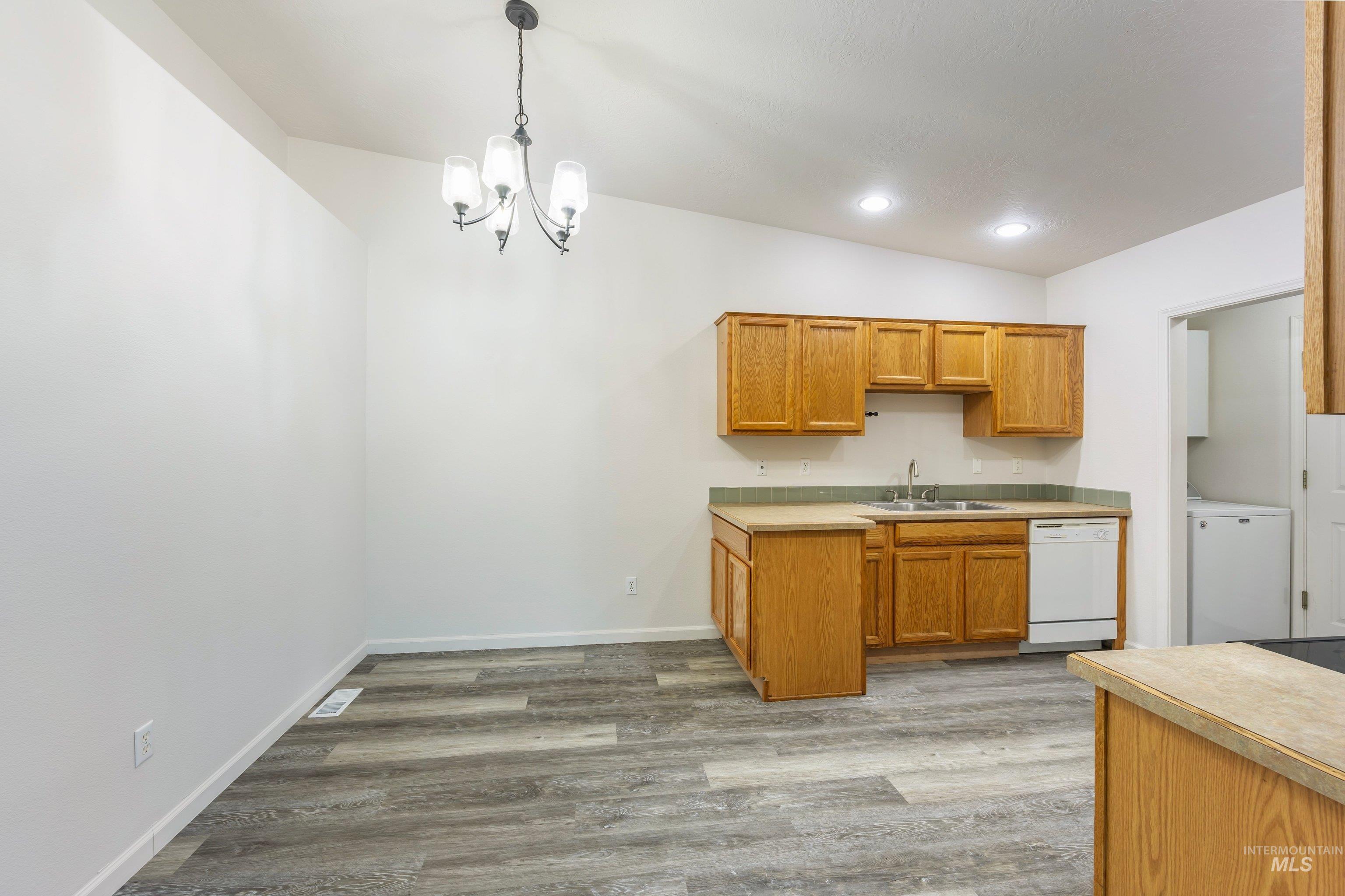 821 E. Maine Ave., Nampa, Idaho 83686, 3 Bedrooms, 2 Bathrooms, Residential For Sale, Price $299,900,MLS 98998180