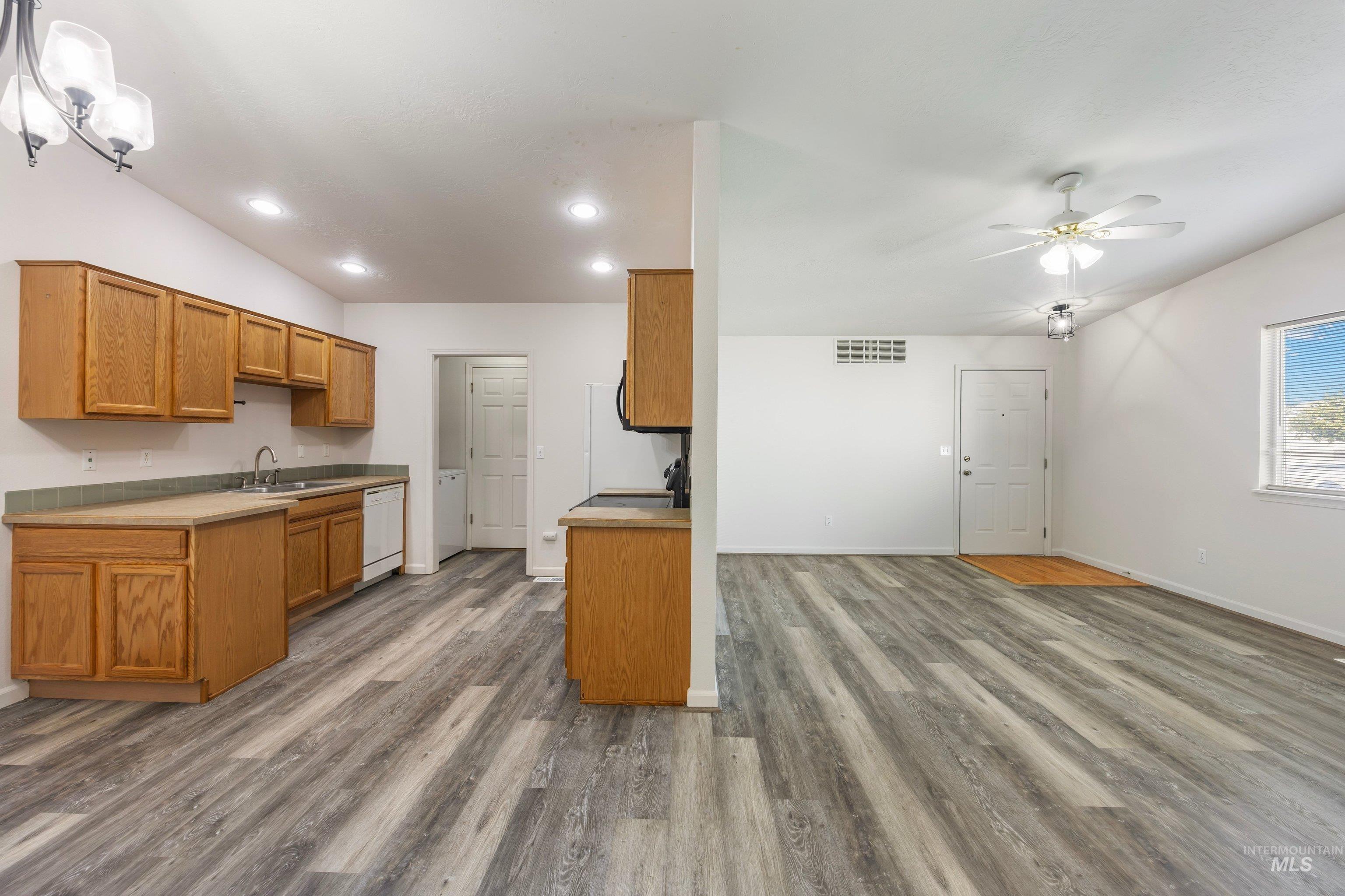 821 E. Maine Ave., Nampa, Idaho 83686, 3 Bedrooms, 2 Bathrooms, Residential For Sale, Price $299,900,MLS 98998180