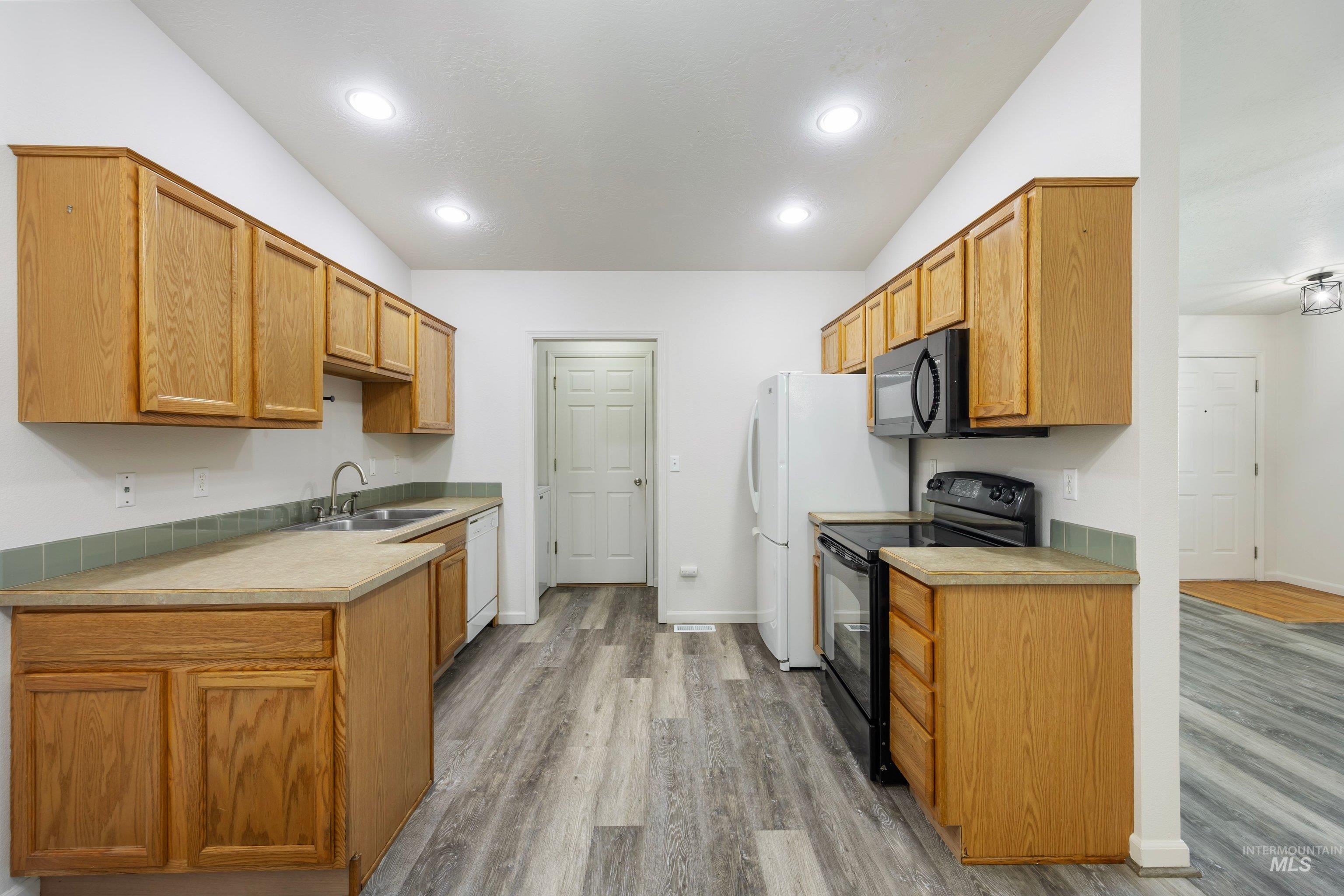 821 E. Maine Ave., Nampa, Idaho 83686, 3 Bedrooms, 2 Bathrooms, Residential For Sale, Price $299,900,MLS 98998180