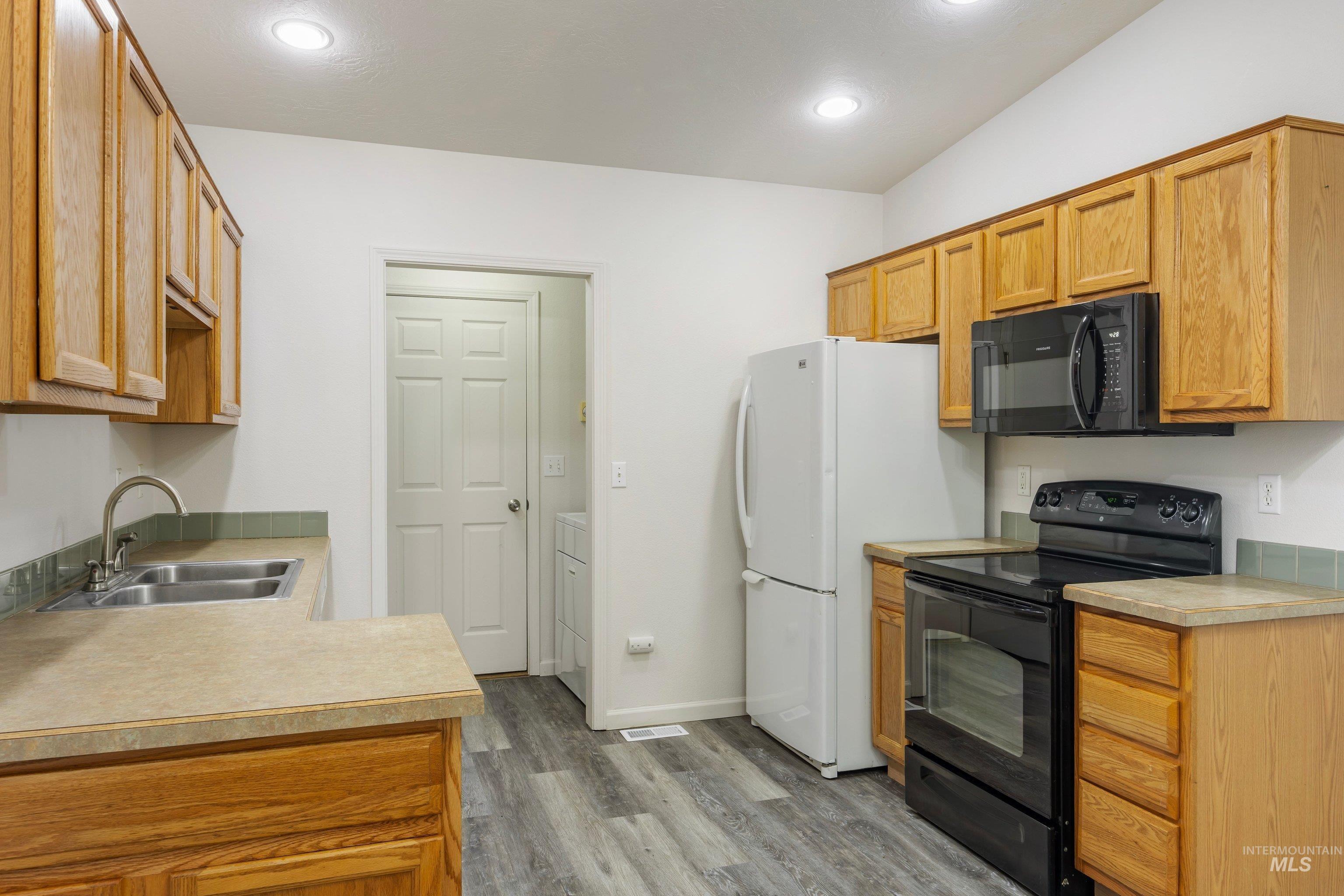 821 E. Maine Ave., Nampa, Idaho 83686, 3 Bedrooms, 2 Bathrooms, Residential For Sale, Price $299,900,MLS 98998180