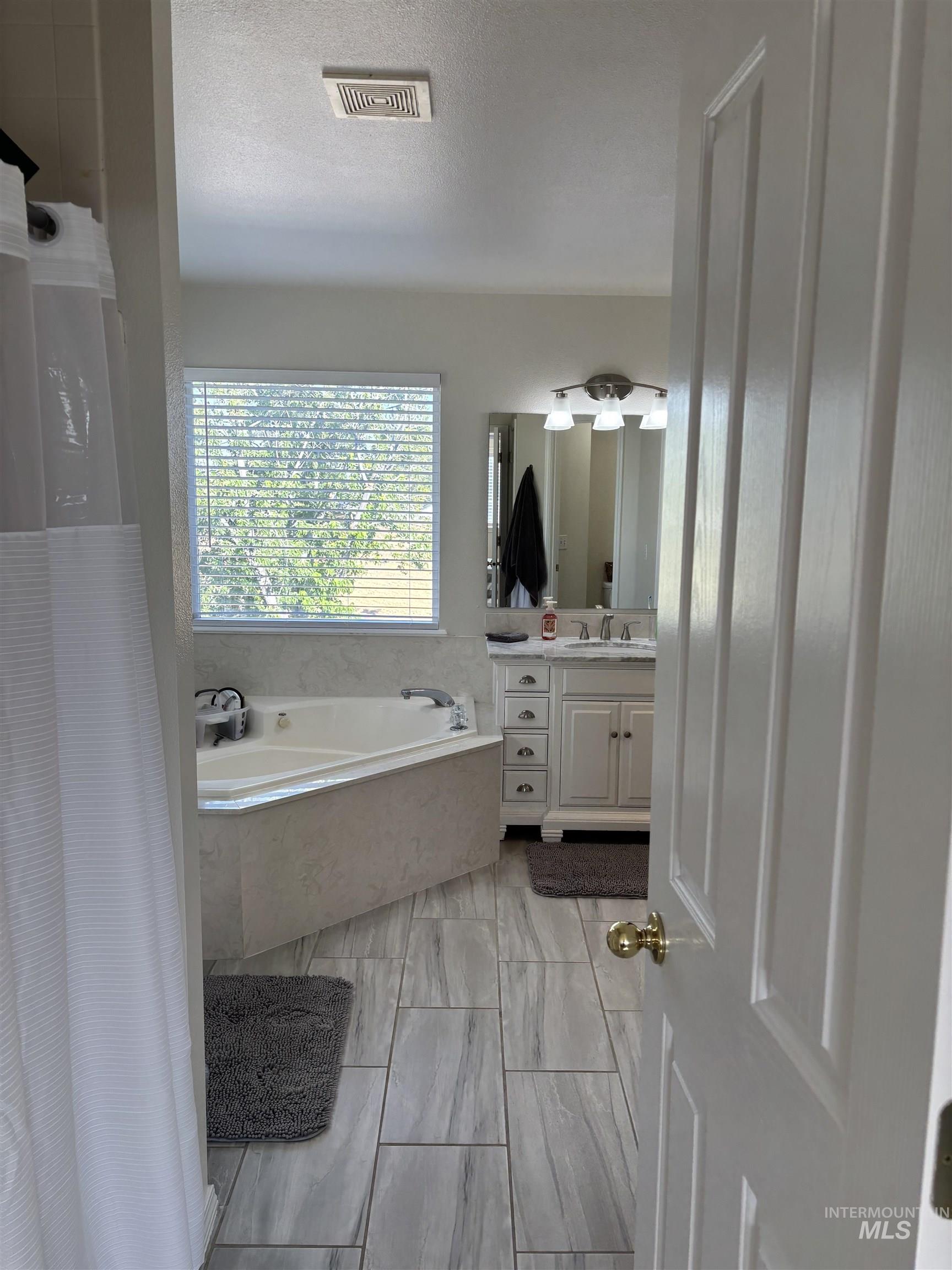 650 Teton Drive, Mountain Home, Idaho 83647, 3 Bedrooms, 2.5 Bathrooms, Residential For Sale, Price $389,900,MLS 98998185