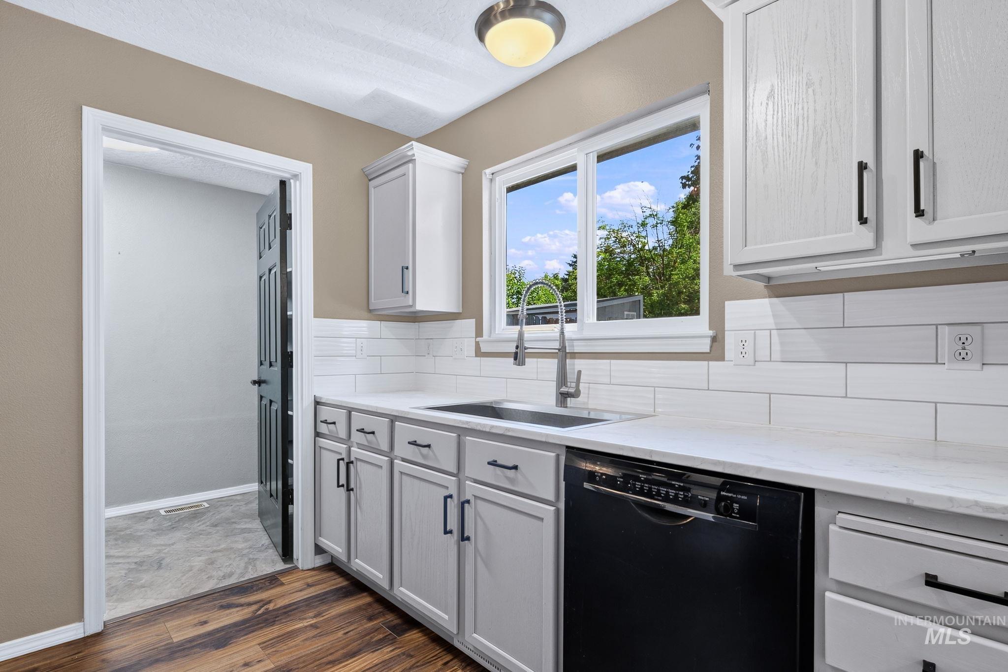 715 E. Maryland Ave, Nampa, Idaho 83686, 2 Bedrooms, 1 Bathroom, Residential For Sale, Price $300,000,MLS 98998187
