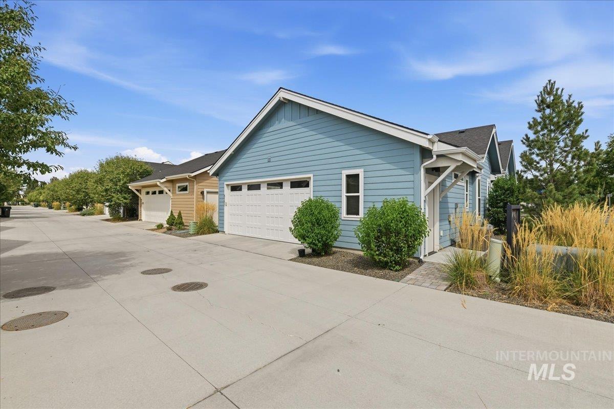 6151 N Winward Lane, Meridian, Idaho 83646, 3 Bedrooms, 2 Bathrooms, Residential For Sale, Price $570,000,MLS 98998189