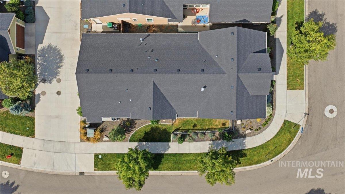 6151 N Winward Lane, Meridian, Idaho 83646, 3 Bedrooms, 2 Bathrooms, Residential For Sale, Price $570,000,MLS 98998189