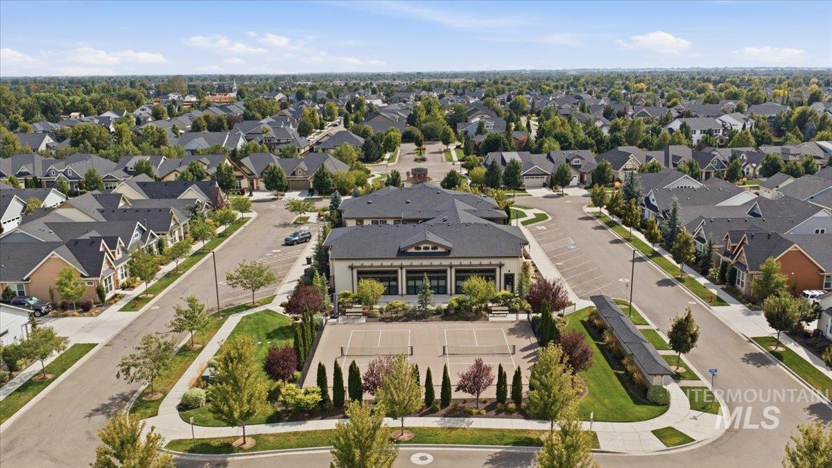 6151 N Winward Lane, Meridian, Idaho 83646, 3 Bedrooms, 2 Bathrooms, Residential For Sale, Price $570,000,MLS 98998189