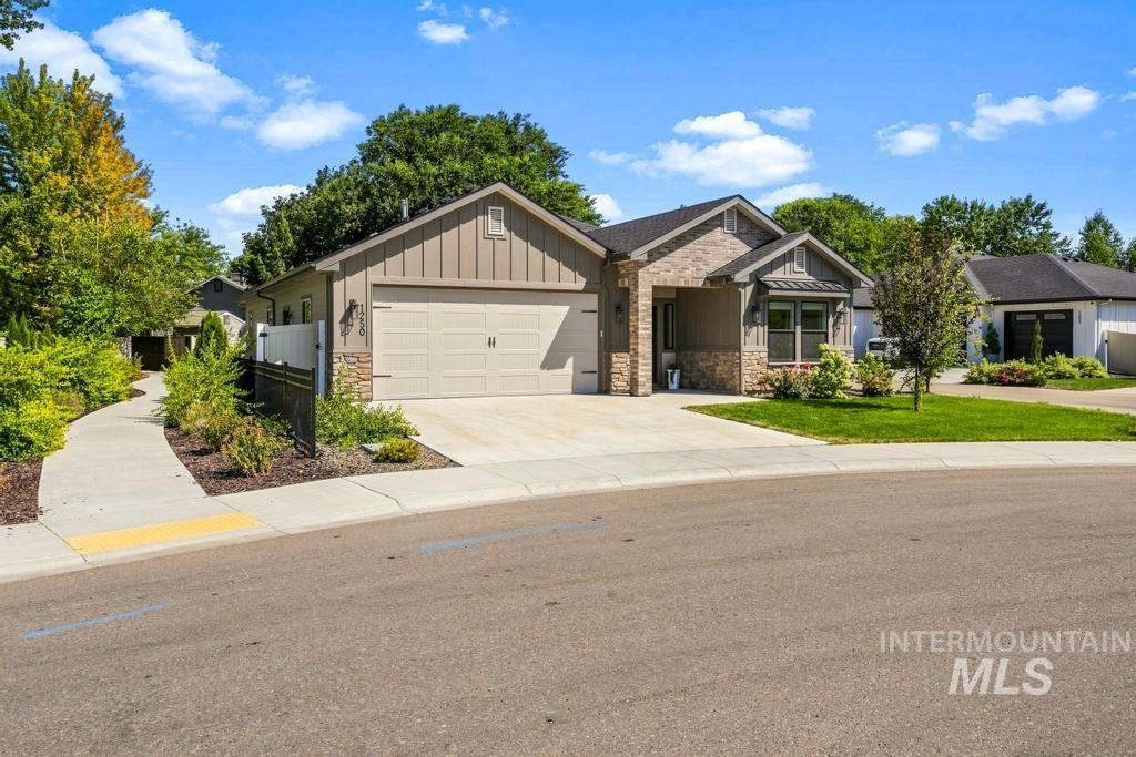 1250 N Parkshire Way, Meridian, Idaho 83642, 3 Bedrooms, 2.5 Bathrooms, Residential For Sale, Price $634,900,MLS 98998191