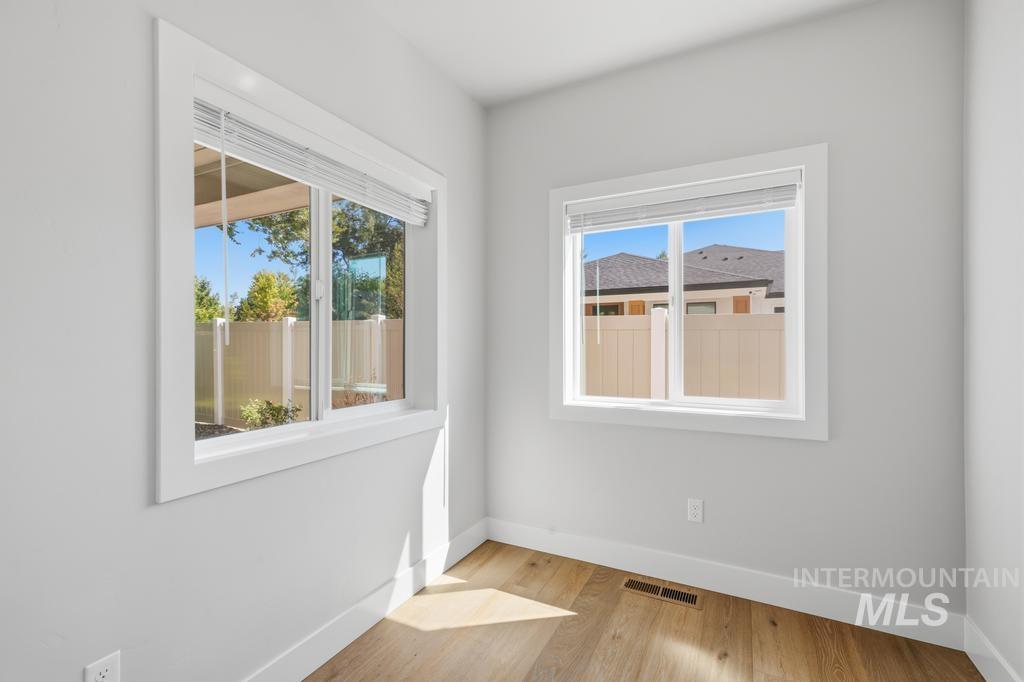 1250 N Parkshire Way, Meridian, Idaho 83642, 3 Bedrooms, 2.5 Bathrooms, Residential For Sale, Price $634,900,MLS 98998191