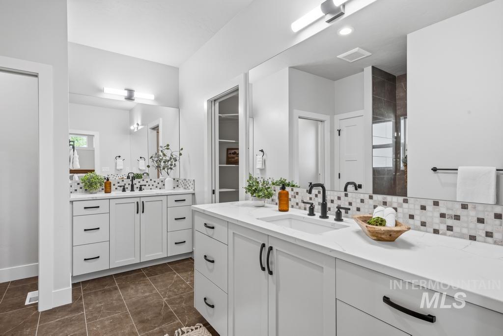 1250 N Parkshire Way, Meridian, Idaho 83642, 3 Bedrooms, 2.5 Bathrooms, Residential For Sale, Price $634,900,MLS 98998191