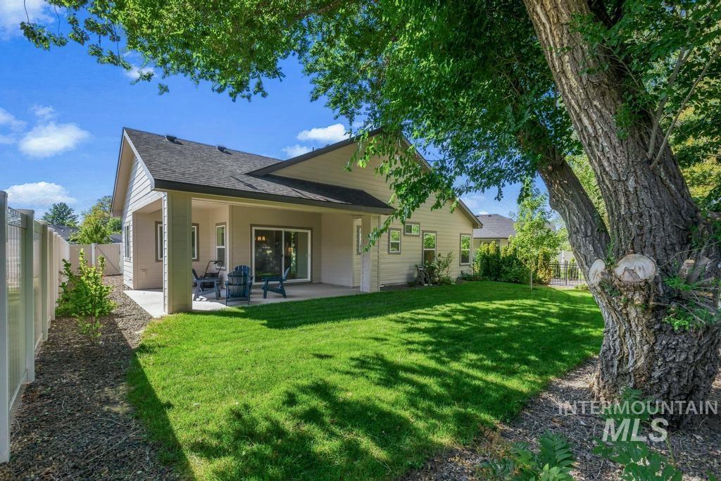 1250 N Parkshire Way, Meridian, Idaho 83642, 3 Bedrooms, 2.5 Bathrooms, Residential For Sale, Price $634,900,MLS 98998191
