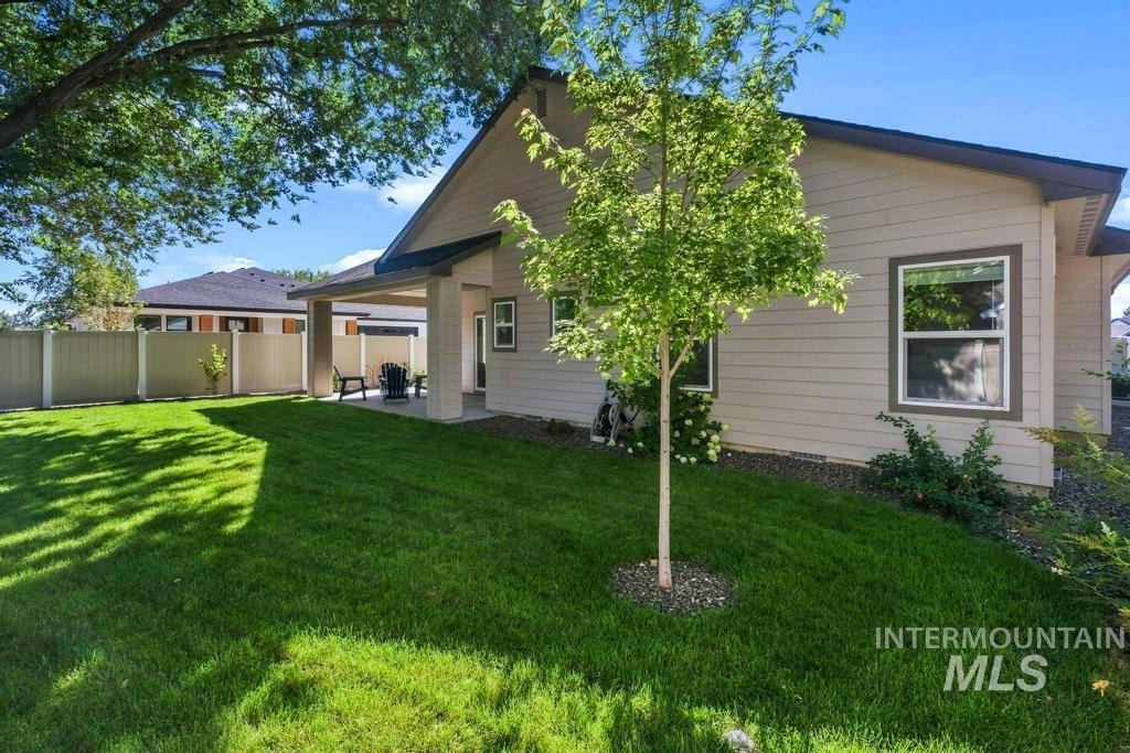 1250 N Parkshire Way, Meridian, Idaho 83642, 3 Bedrooms, 2.5 Bathrooms, Residential For Sale, Price $634,900,MLS 98998191
