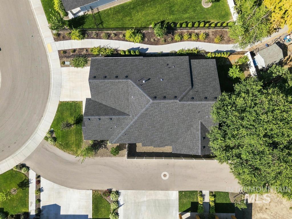 1250 N Parkshire Way, Meridian, Idaho 83642, 3 Bedrooms, 2.5 Bathrooms, Residential For Sale, Price $634,900,MLS 98998191