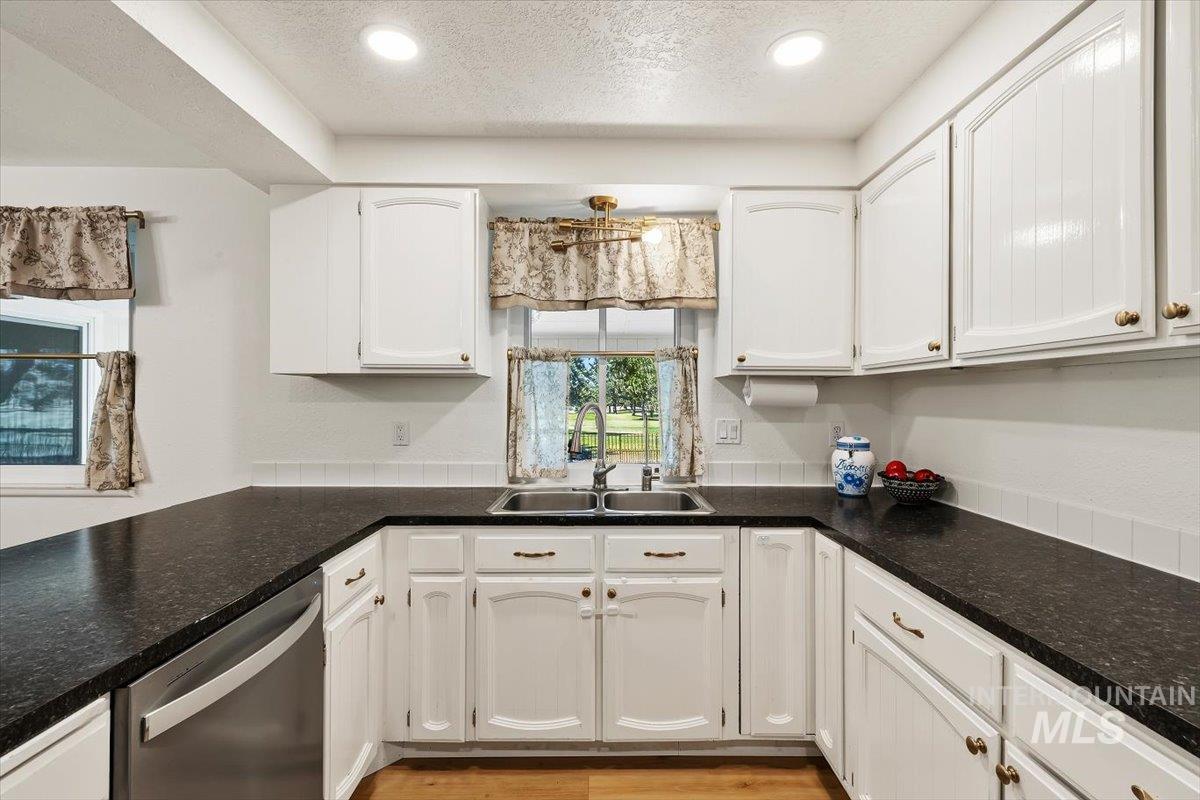 4959 S Umatilla Avenue, Boise, Idaho 83709, 3 Bedrooms, 2 Bathrooms, Residential For Sale, Price $550,000,MLS 98998193