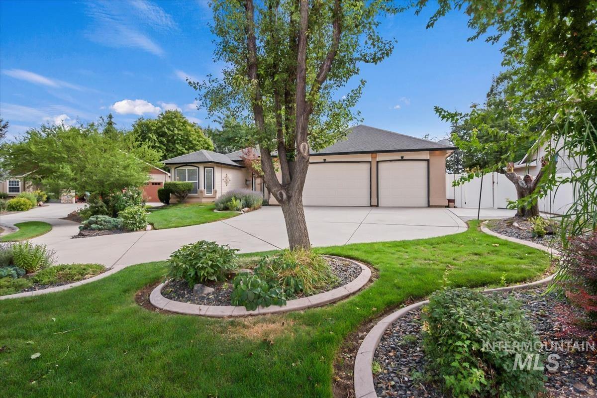 2893 E Moon Dipper Ct., Meridian, Idaho 83643, 4 Bedrooms, 2 Bathrooms, Residential For Sale, Price $599,000,MLS 98998195