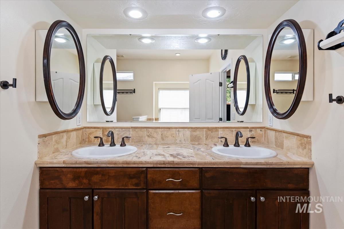 2893 E Moon Dipper Ct., Meridian, Idaho 83643, 4 Bedrooms, 2 Bathrooms, Residential For Sale, Price $599,000,MLS 98998195