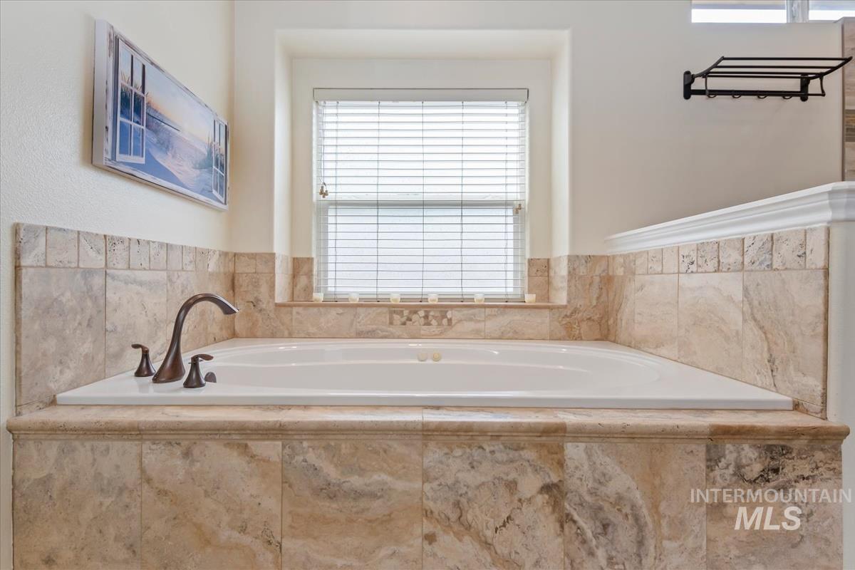 2893 E Moon Dipper Ct., Meridian, Idaho 83643, 4 Bedrooms, 2 Bathrooms, Residential For Sale, Price $599,000,MLS 98998195