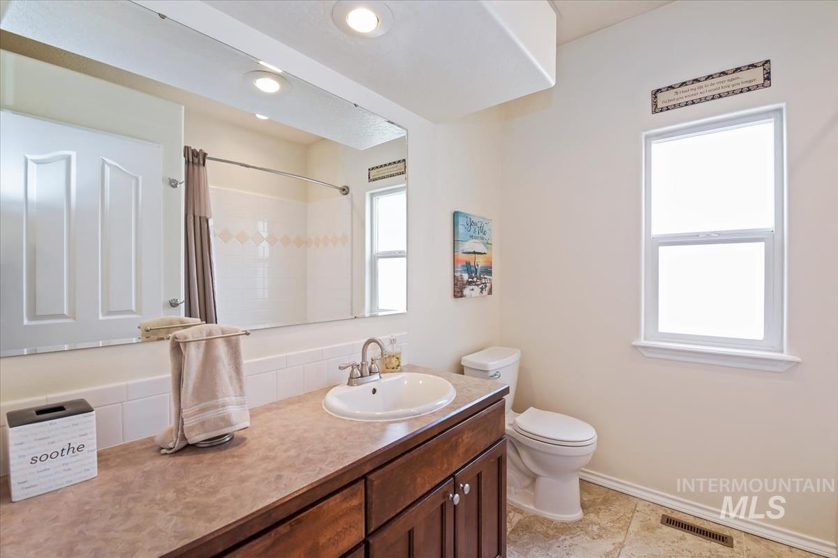 2893 E Moon Dipper Ct., Meridian, Idaho 83643, 4 Bedrooms, 2 Bathrooms, Residential For Sale, Price $599,000,MLS 98998195