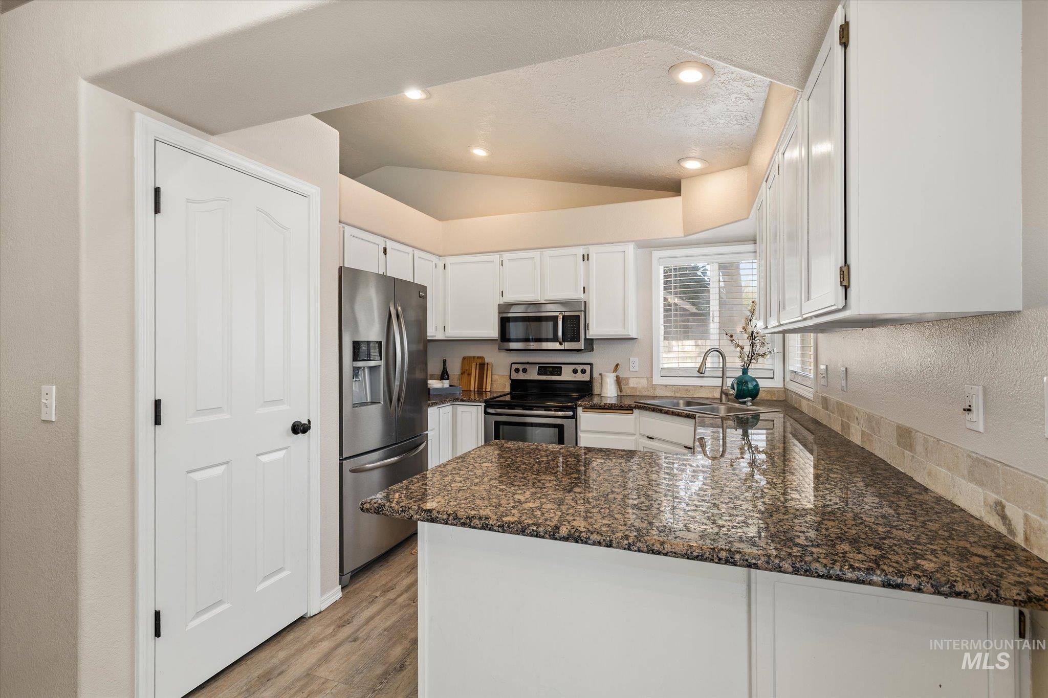 2052 N Citrus Ave, Boise, Idaho 83713, 3 Bedrooms, 2 Bathrooms, Residential For Sale, Price $430,000,MLS 98998196