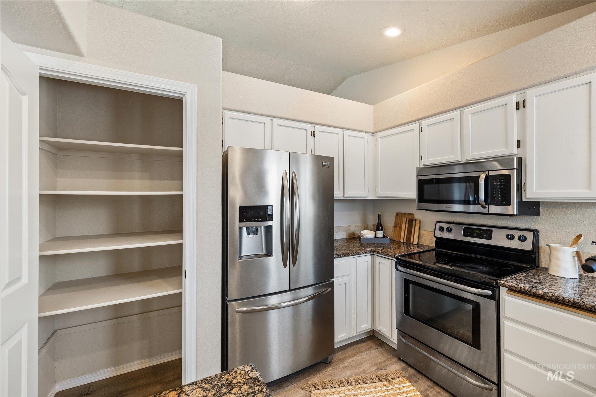 2052 N Citrus Ave, Boise, Idaho 83713, 3 Bedrooms, 2 Bathrooms, Residential For Sale, Price $430,000,MLS 98998196
