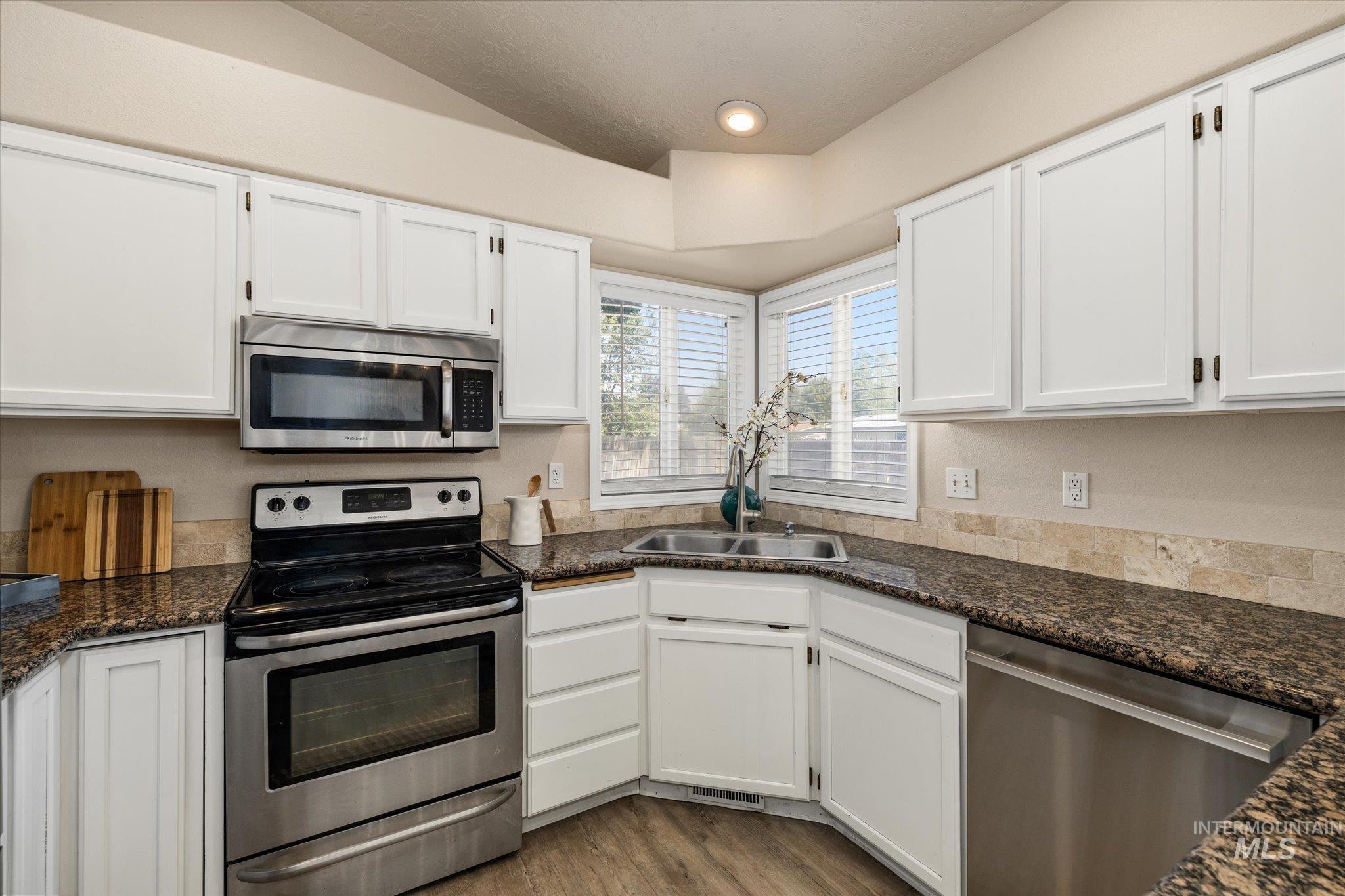 2052 N Citrus Ave, Boise, Idaho 83713, 3 Bedrooms, 2 Bathrooms, Residential For Sale, Price $430,000,MLS 98998196