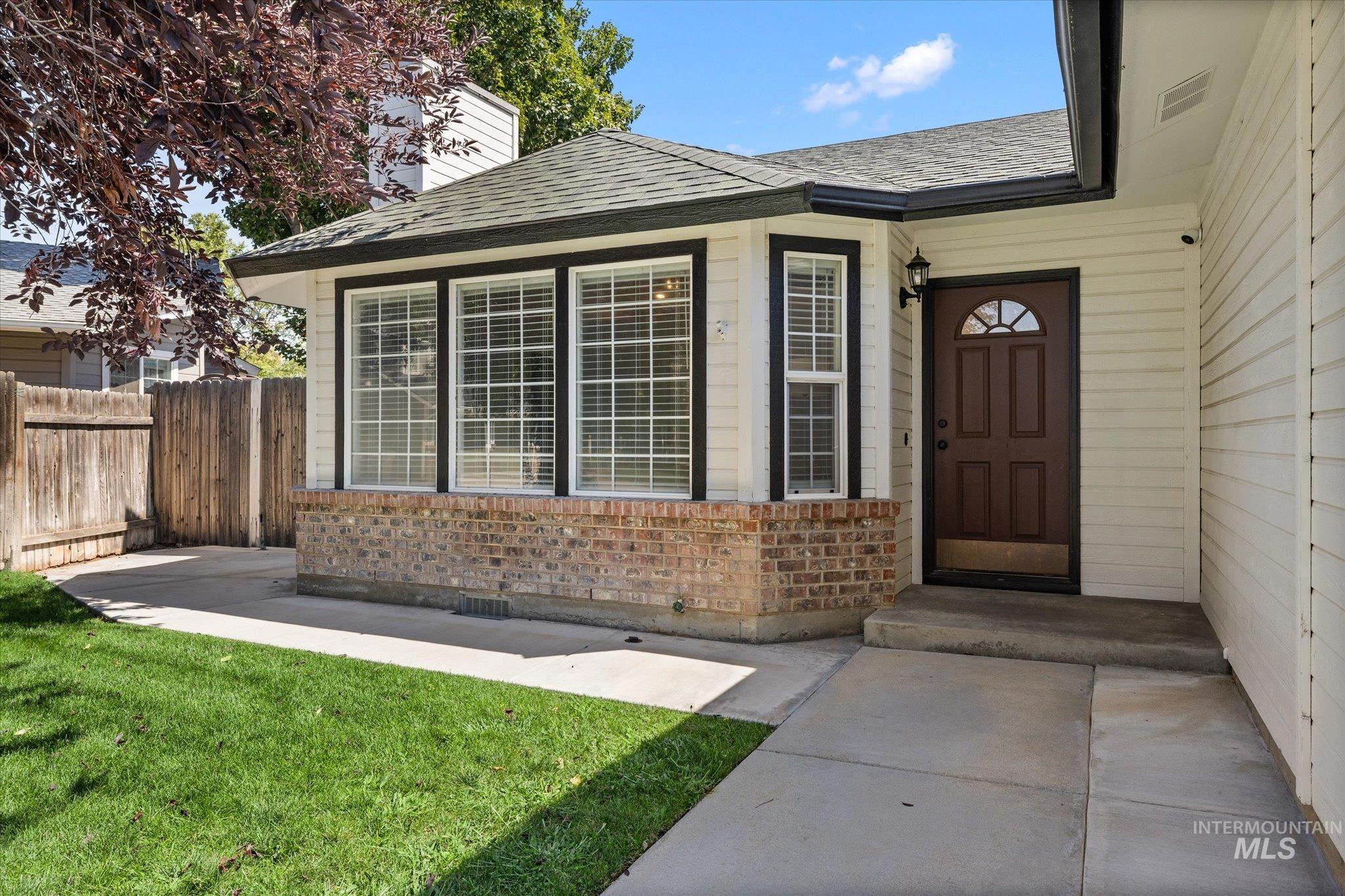 2052 N Citrus Ave, Boise, Idaho 83713, 3 Bedrooms, 2 Bathrooms, Residential For Sale, Price $430,000,MLS 98998196