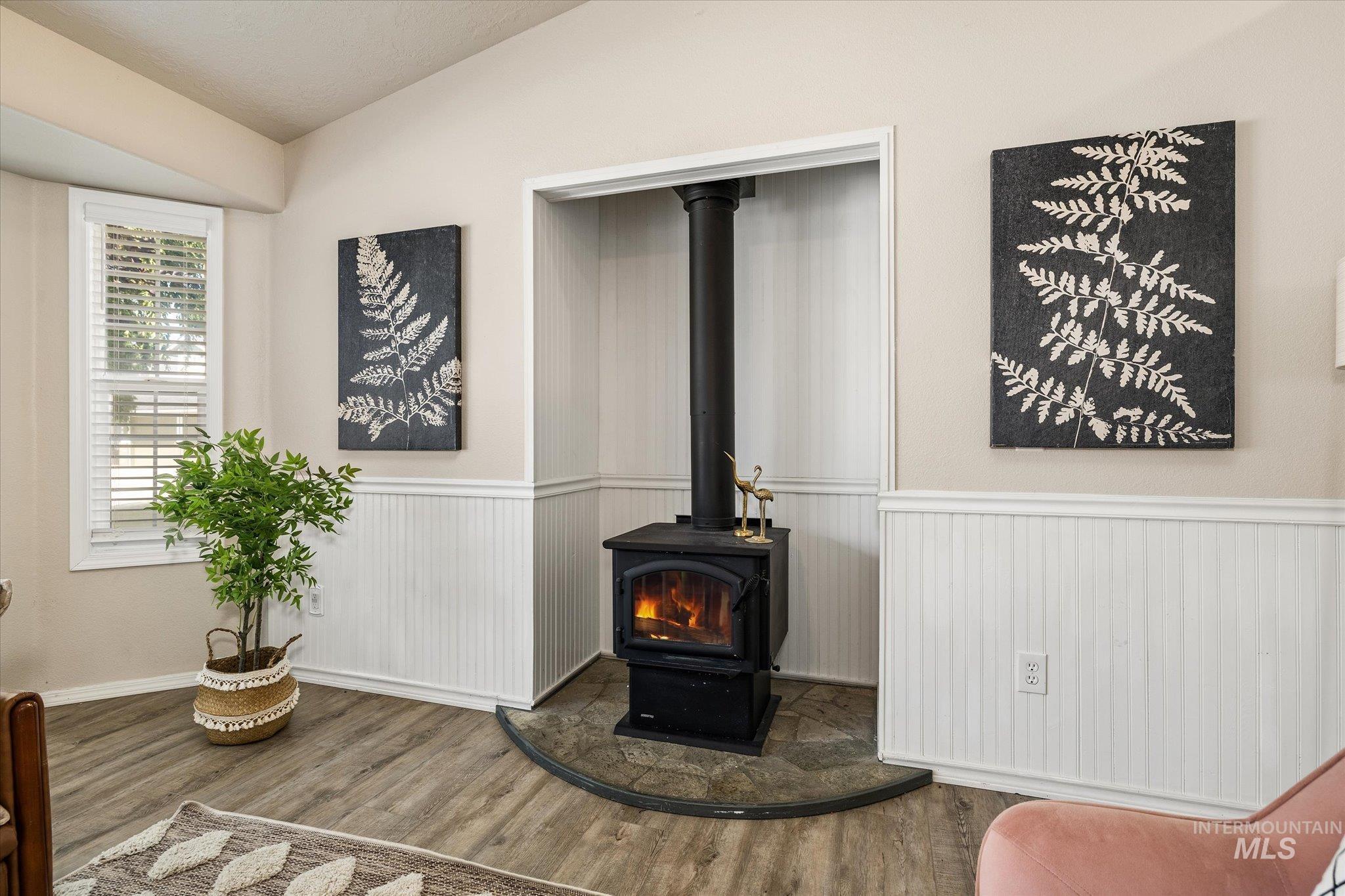2052 N Citrus Ave, Boise, Idaho 83713, 3 Bedrooms, 2 Bathrooms, Residential For Sale, Price $430,000,MLS 98998196