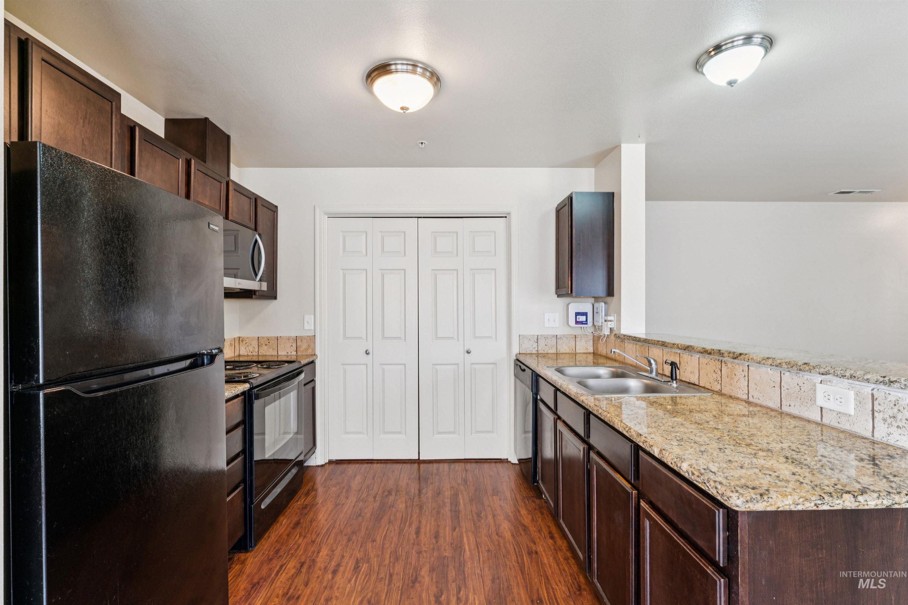 11187 W Brassy Cove Loop, Nampa, Idaho 83651, 2 Bedrooms, 2 Bathrooms, Residential Income For Sale, Price $849,900,MLS 98998200