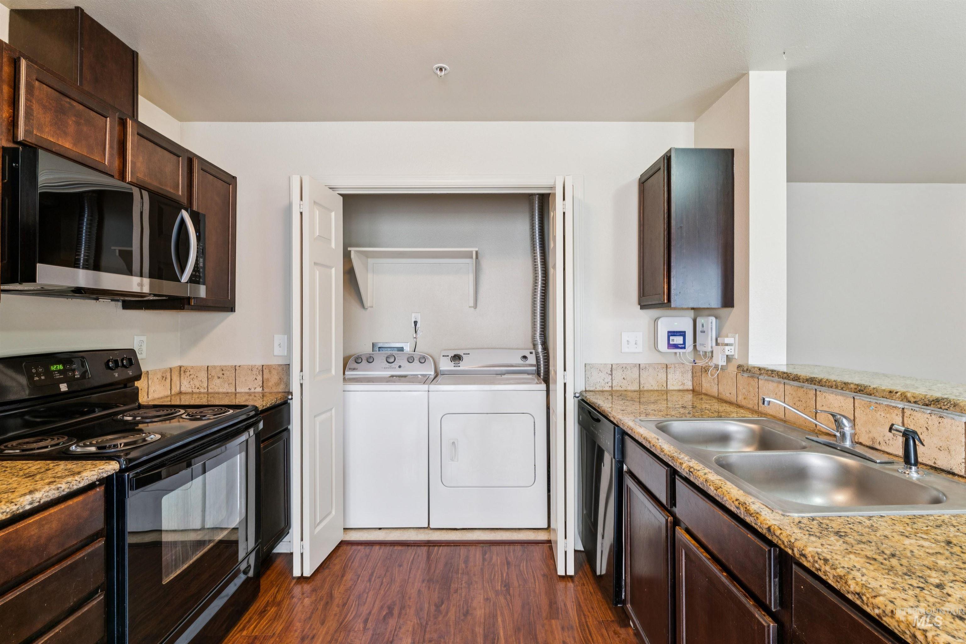 11187 W Brassy Cove Loop, Nampa, Idaho 83651, 2 Bedrooms, 2 Bathrooms, Residential Income For Sale, Price $849,900,MLS 98998200
