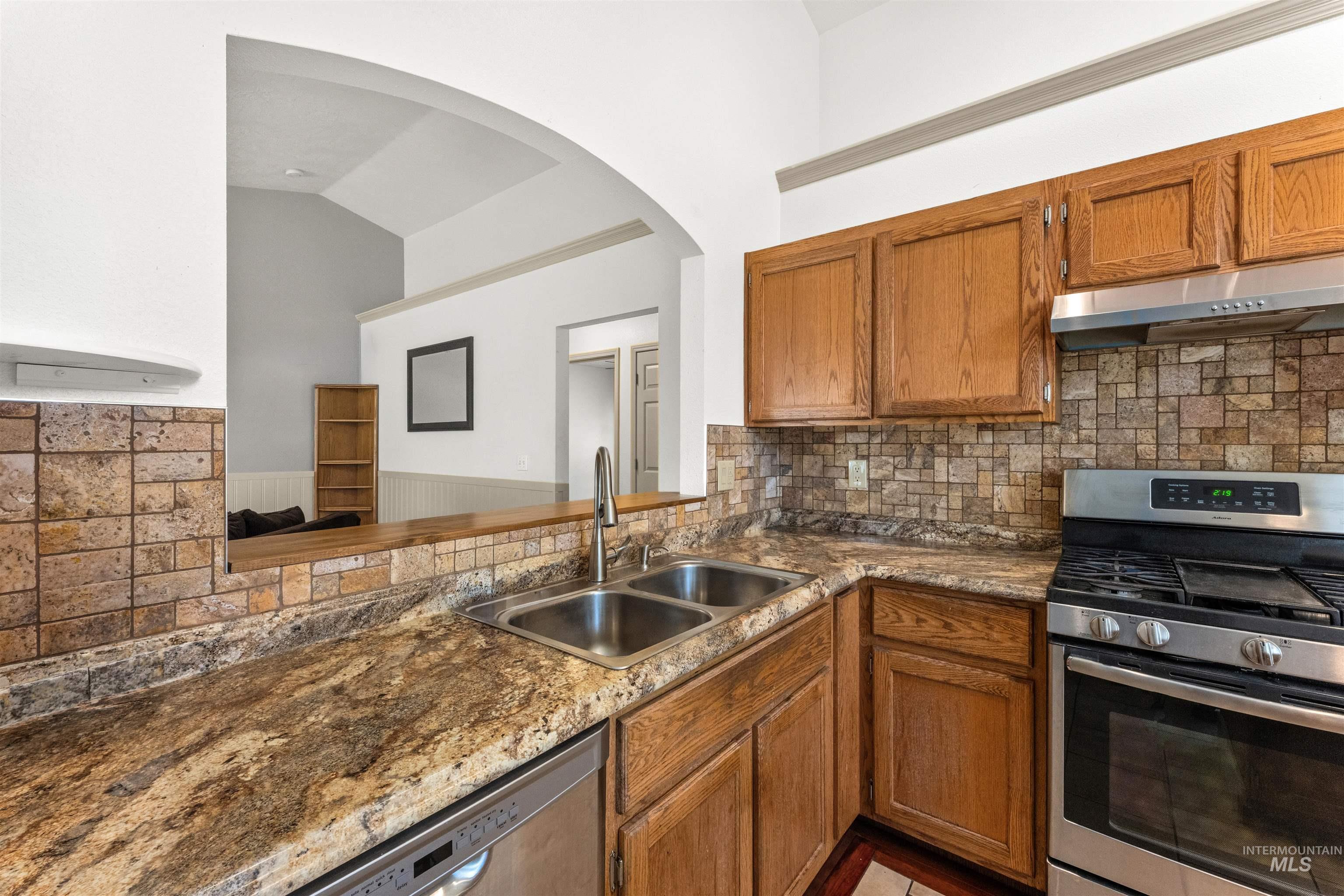 677 N Shady Grove Way, Kuna, Idaho 83634, 3 Bedrooms, 2 Bathrooms, Residential For Sale, Price $325,000,MLS 98998205