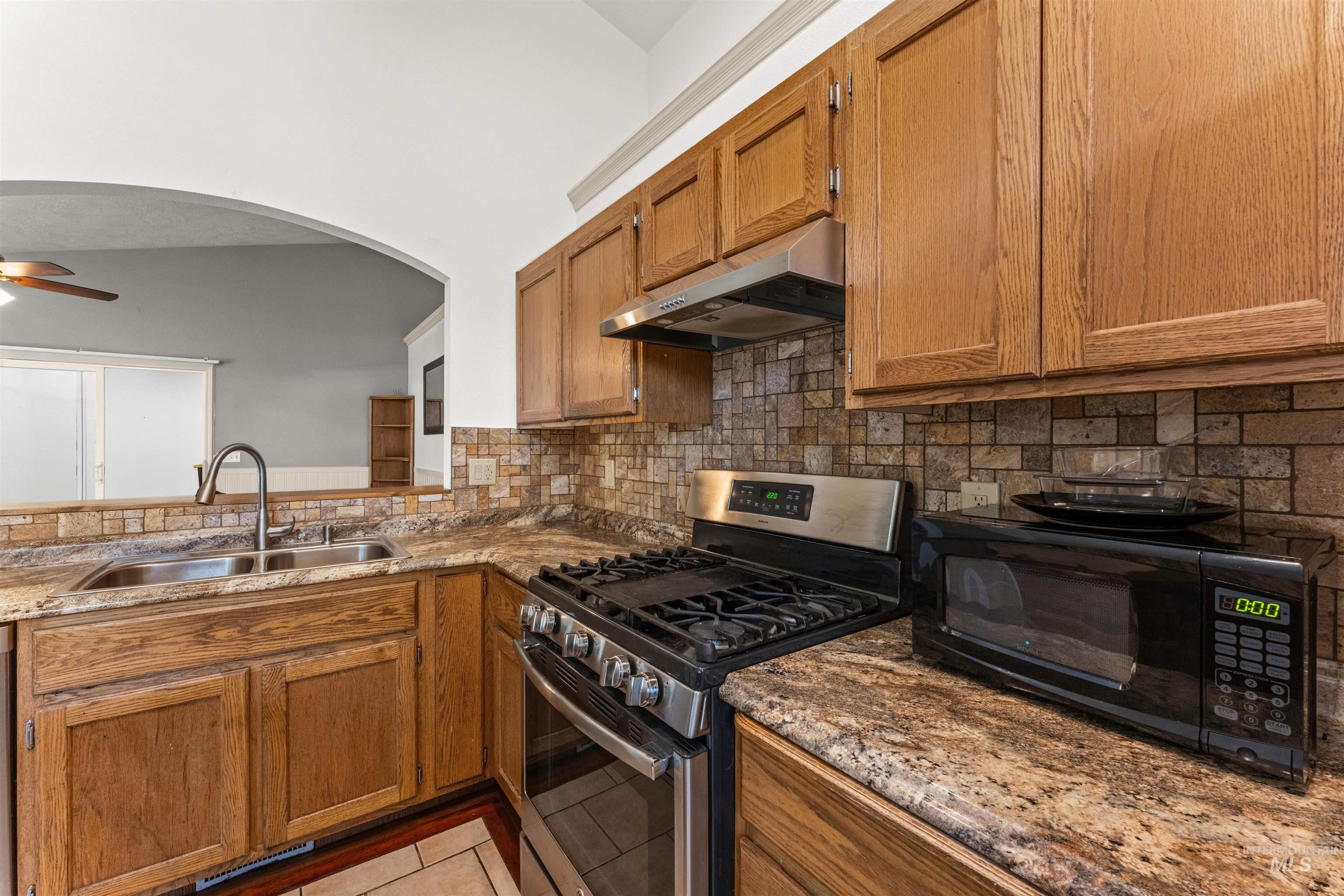 677 N Shady Grove Way, Kuna, Idaho 83634, 3 Bedrooms, 2 Bathrooms, Residential For Sale, Price $325,000,MLS 98998205
